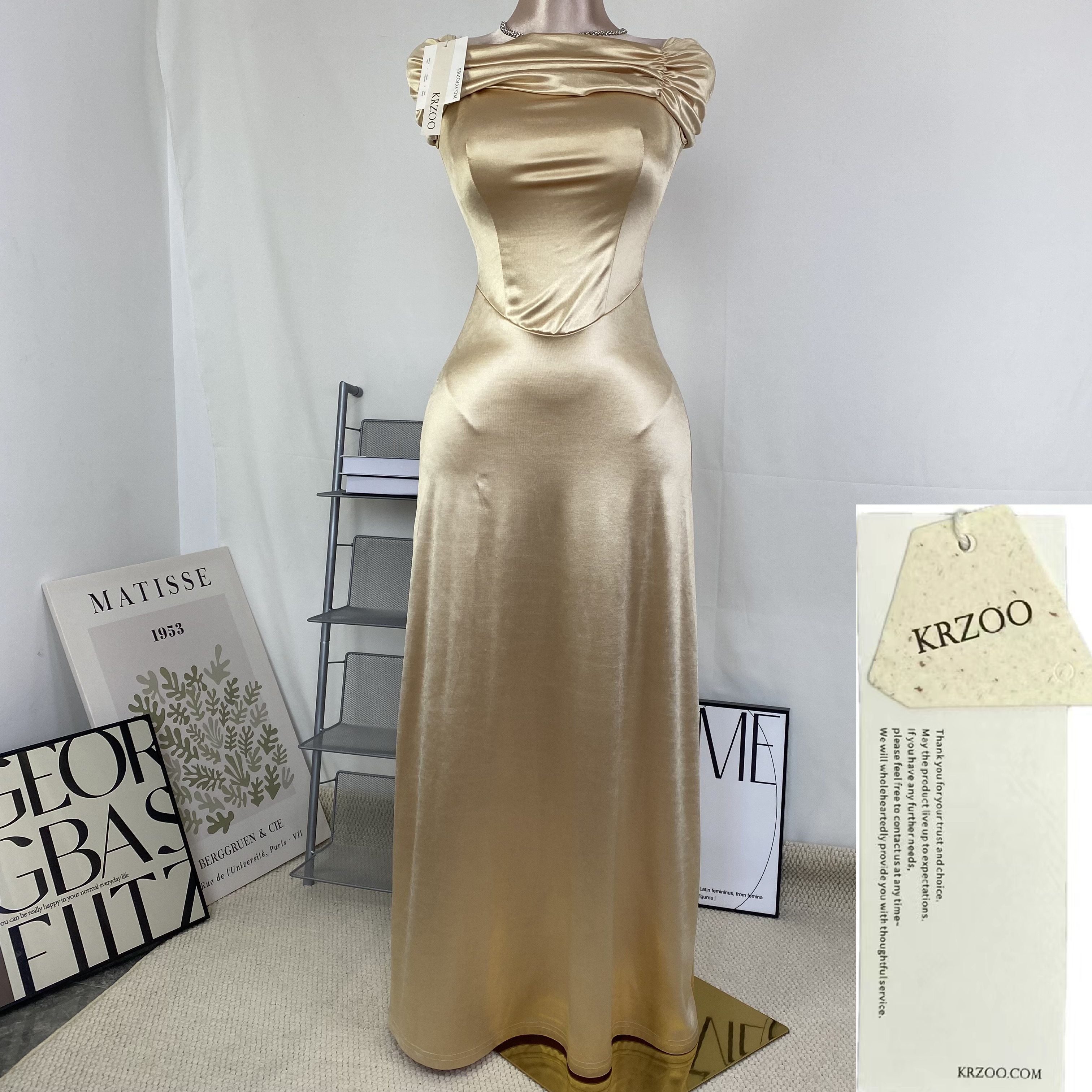 A figure-hugging one-shoulder dress