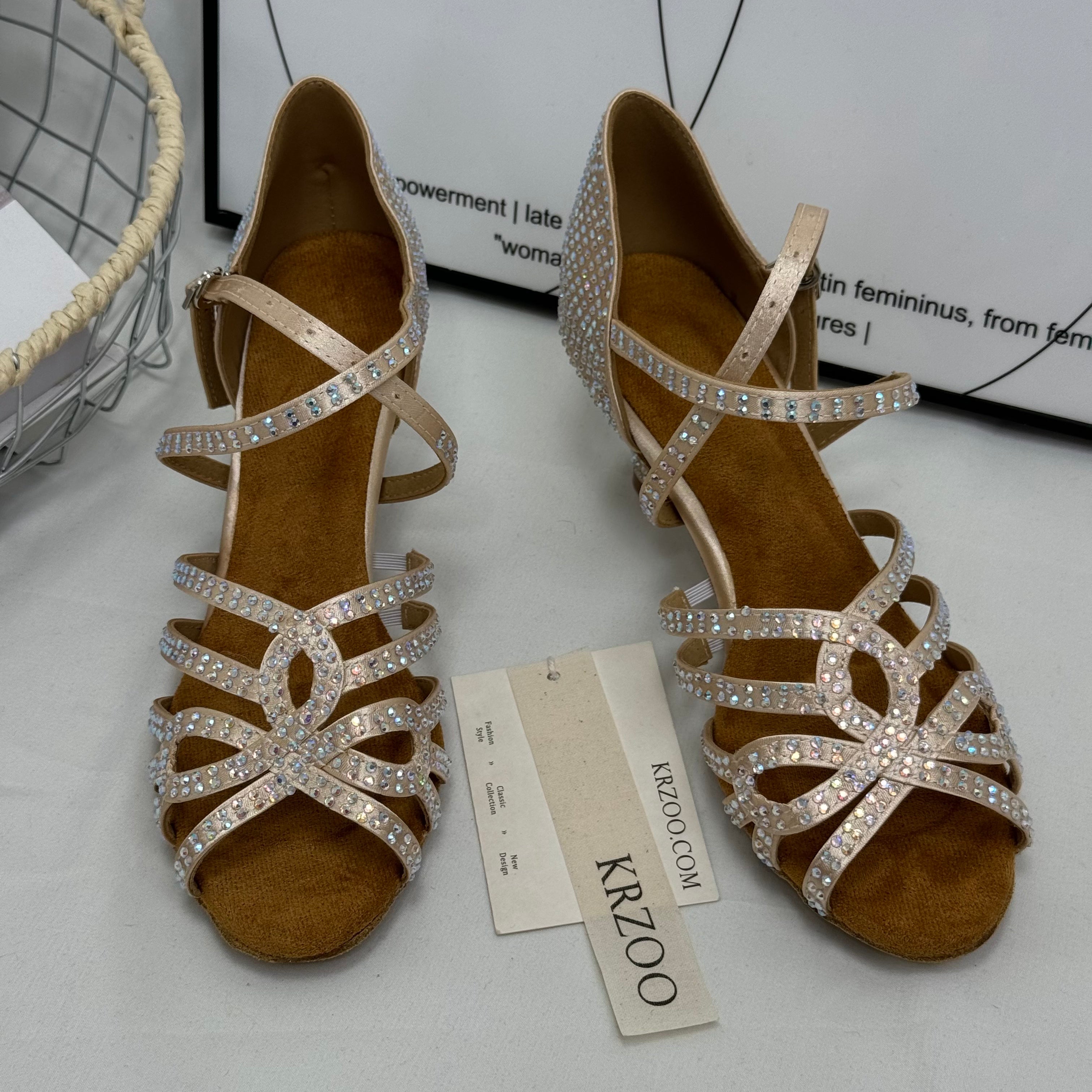 Heeled ballet flats with studs