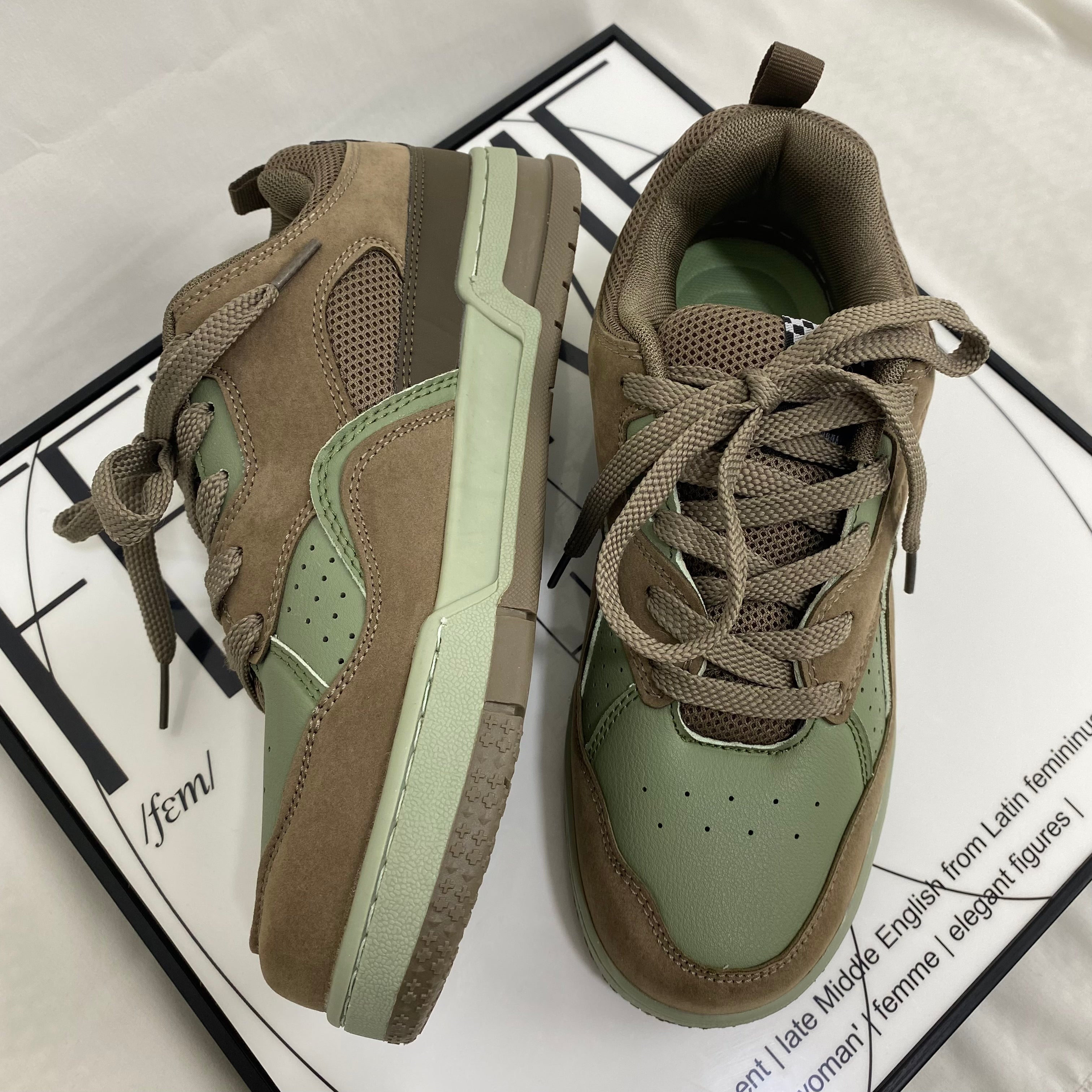 Niche Contrasting Color Casual Shoes