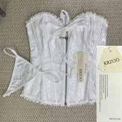 Zip-up stretch top with tight fishbone detailing