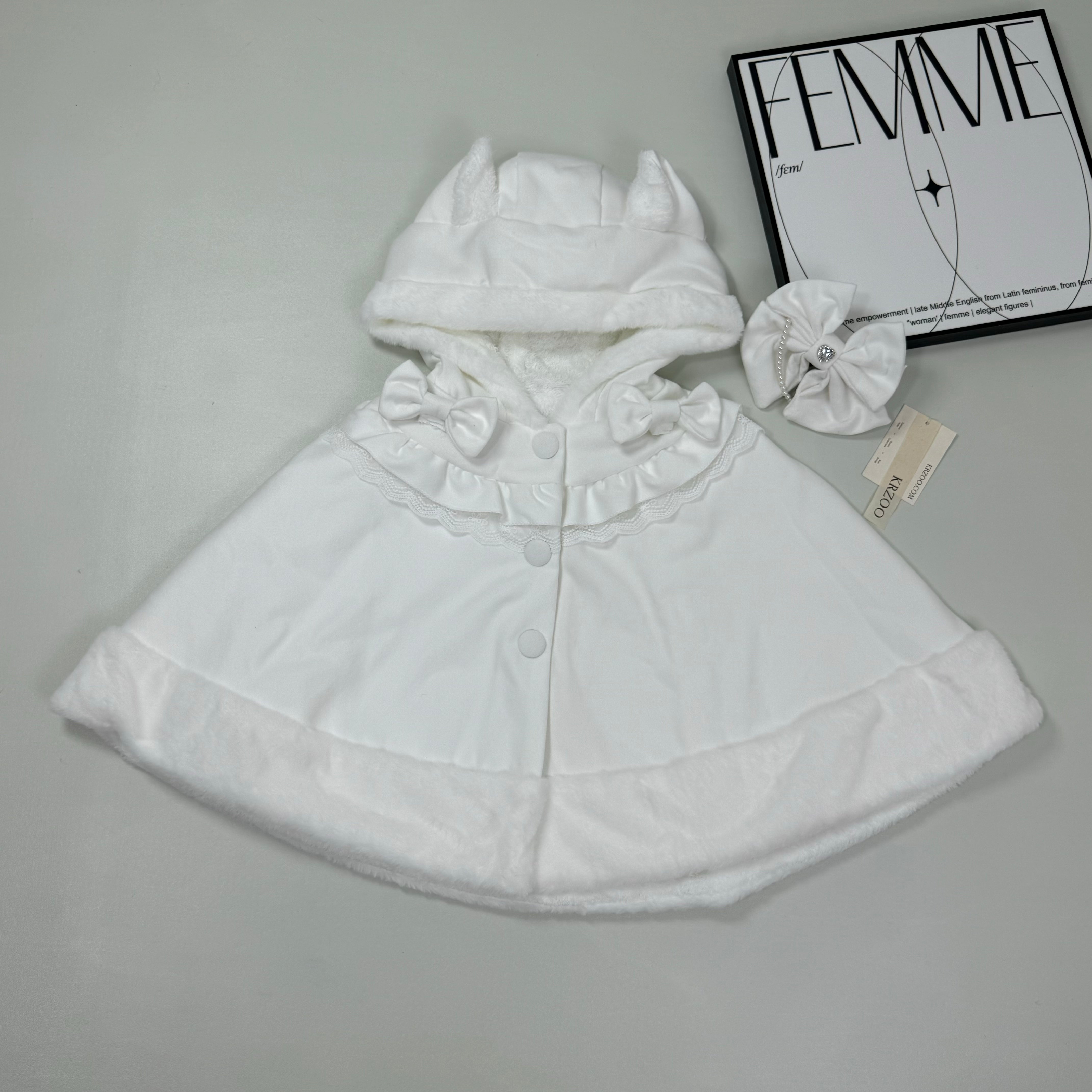 Cashmere cape or shawl-style coat
