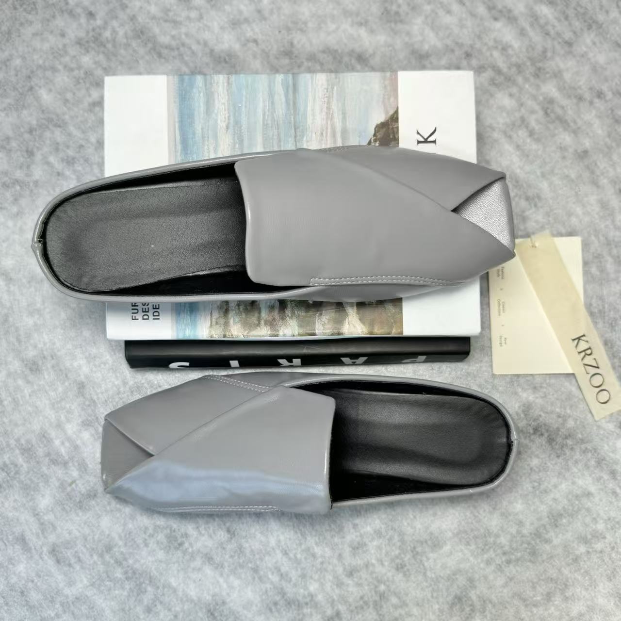 Square-toe open-toe square heel low-heeled shoes