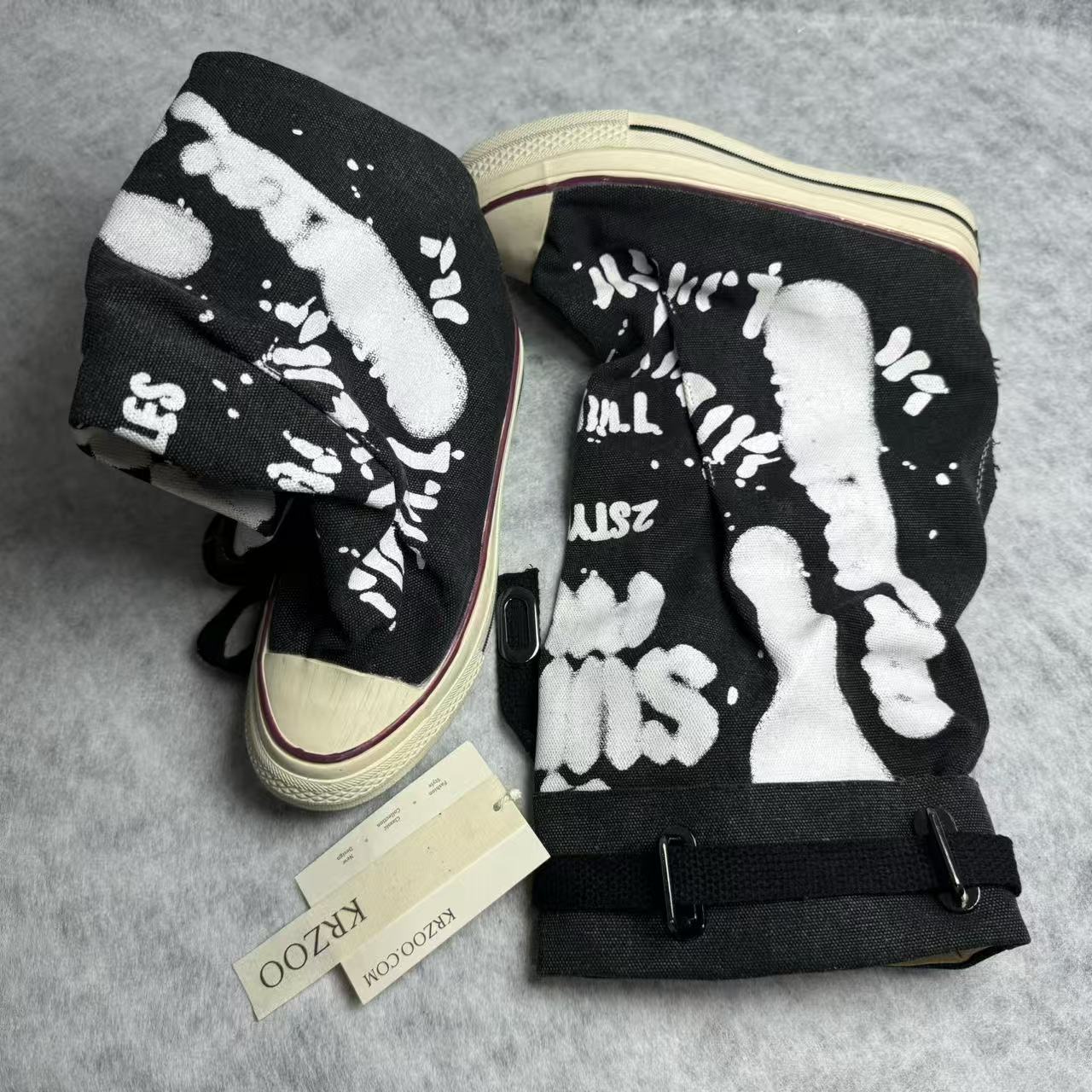 Retro flat-bottom graffiti ankle boots