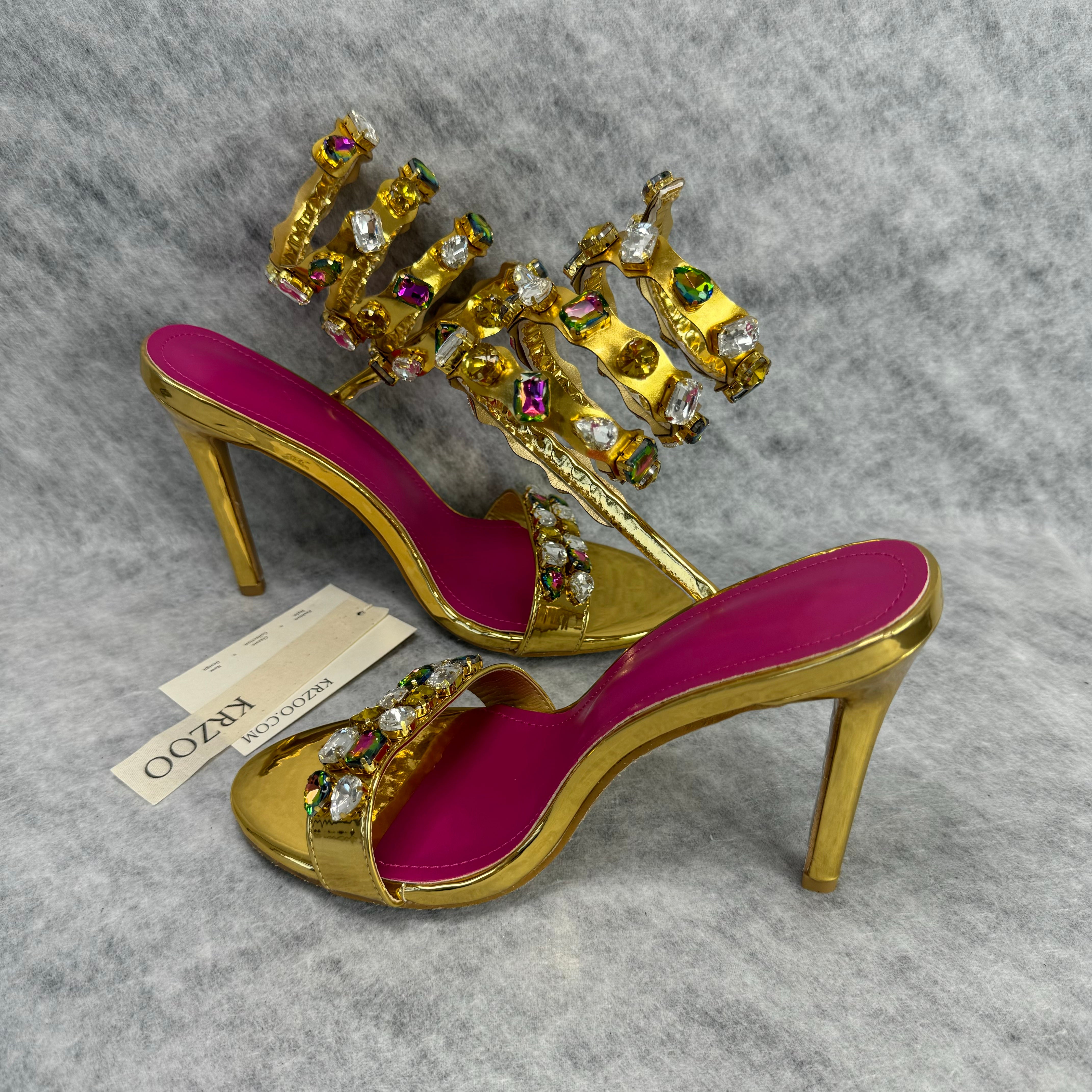 Spiked low-heeled high heels