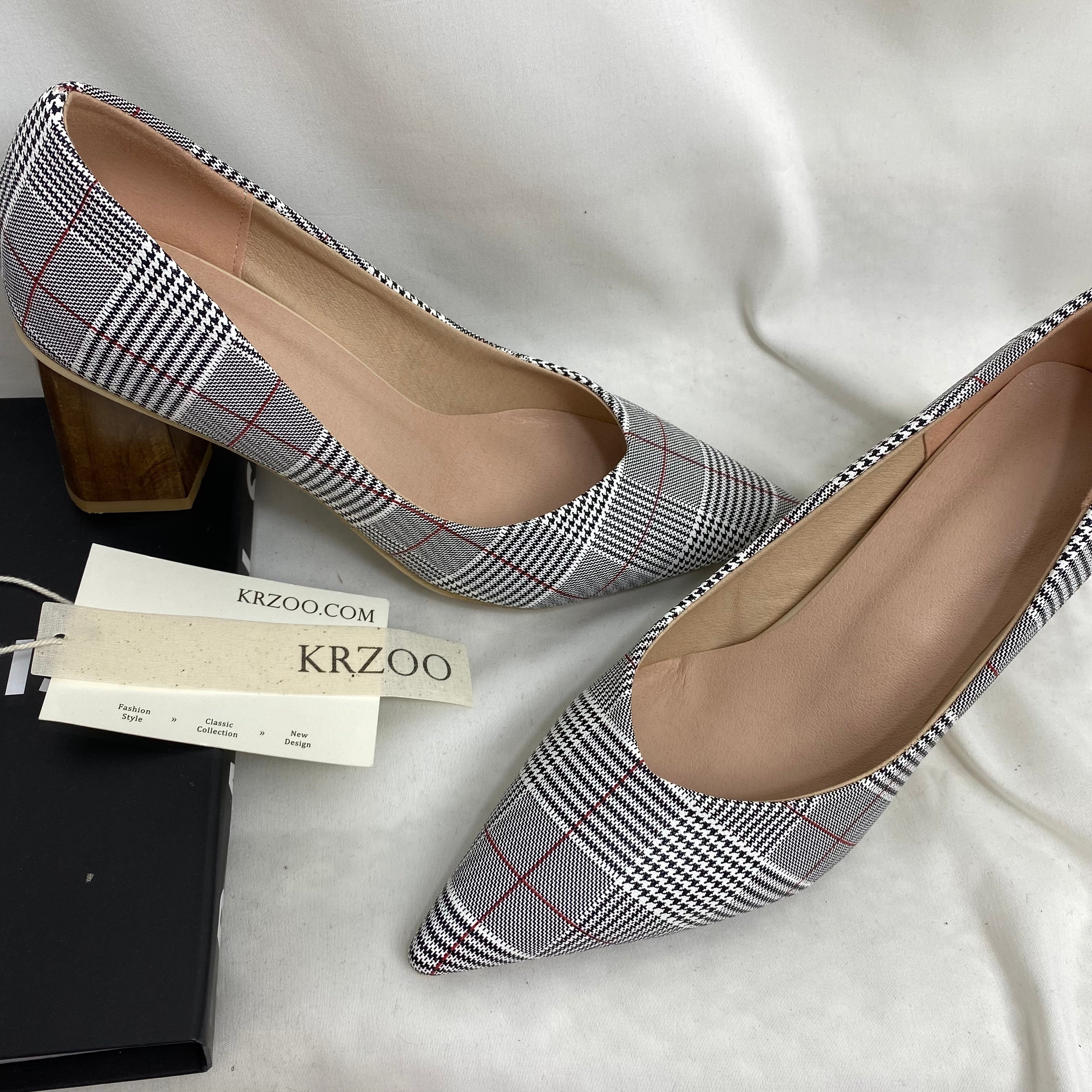 Pointed-Toe Low-Top High Heels