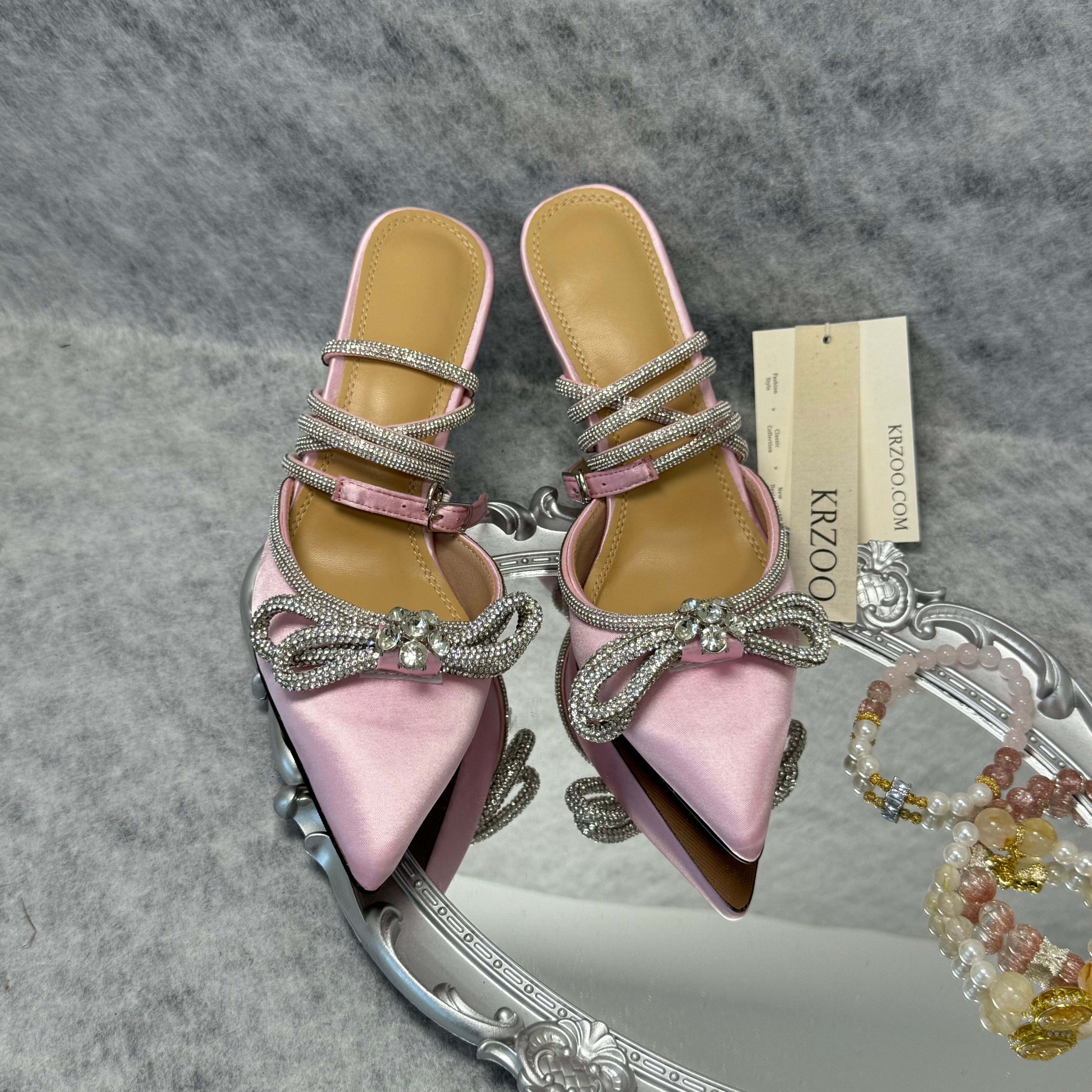 Pleated pointed-toe open-toe strap shoes