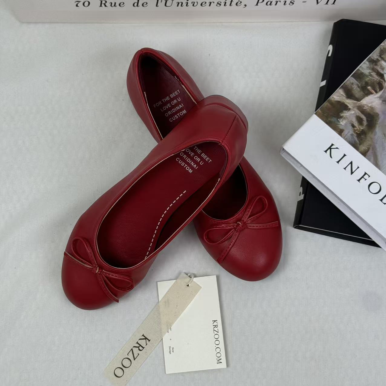 Soft-soled comfortable one-piece slip-on shoes