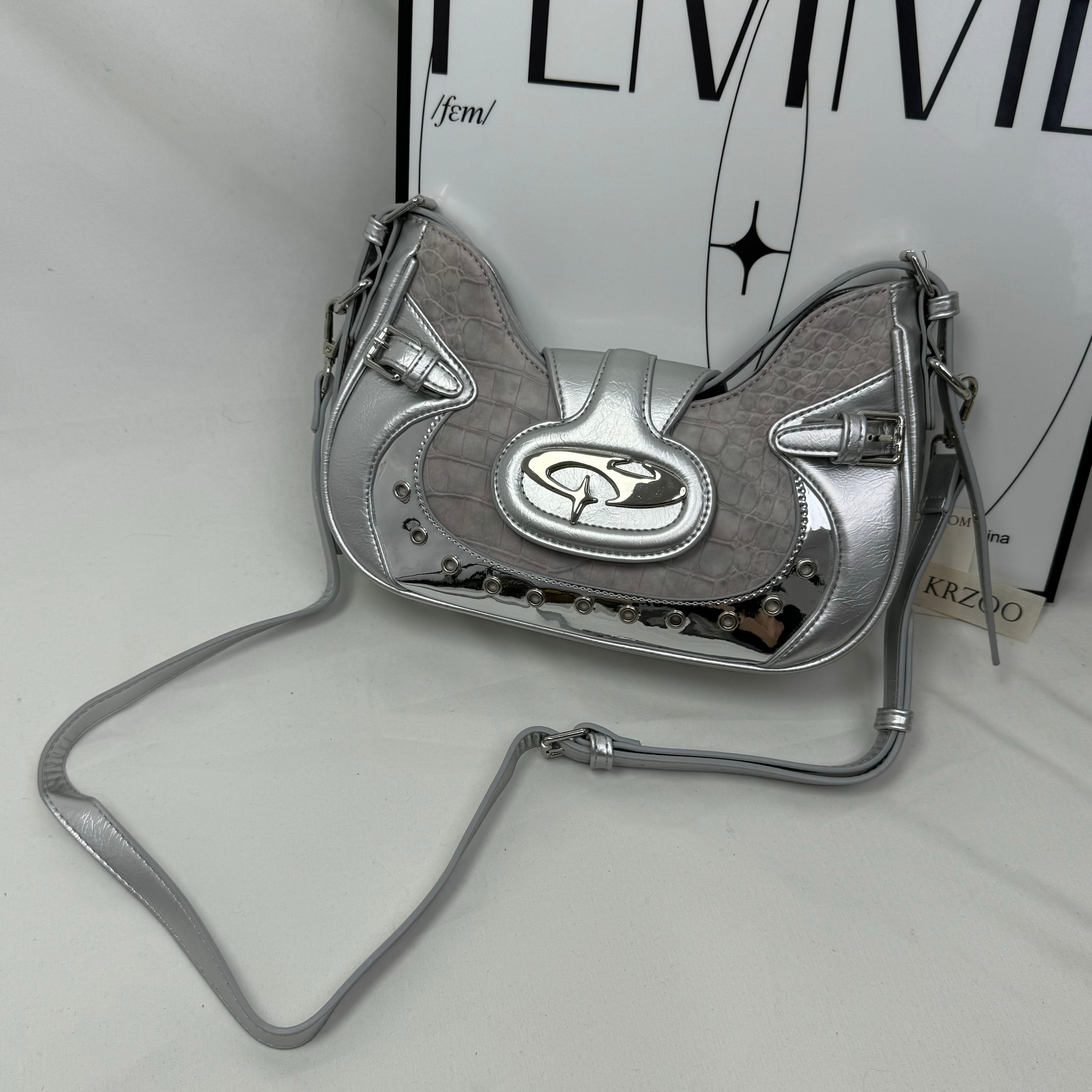 Crocodile-patterned crossbody bag for the armhole