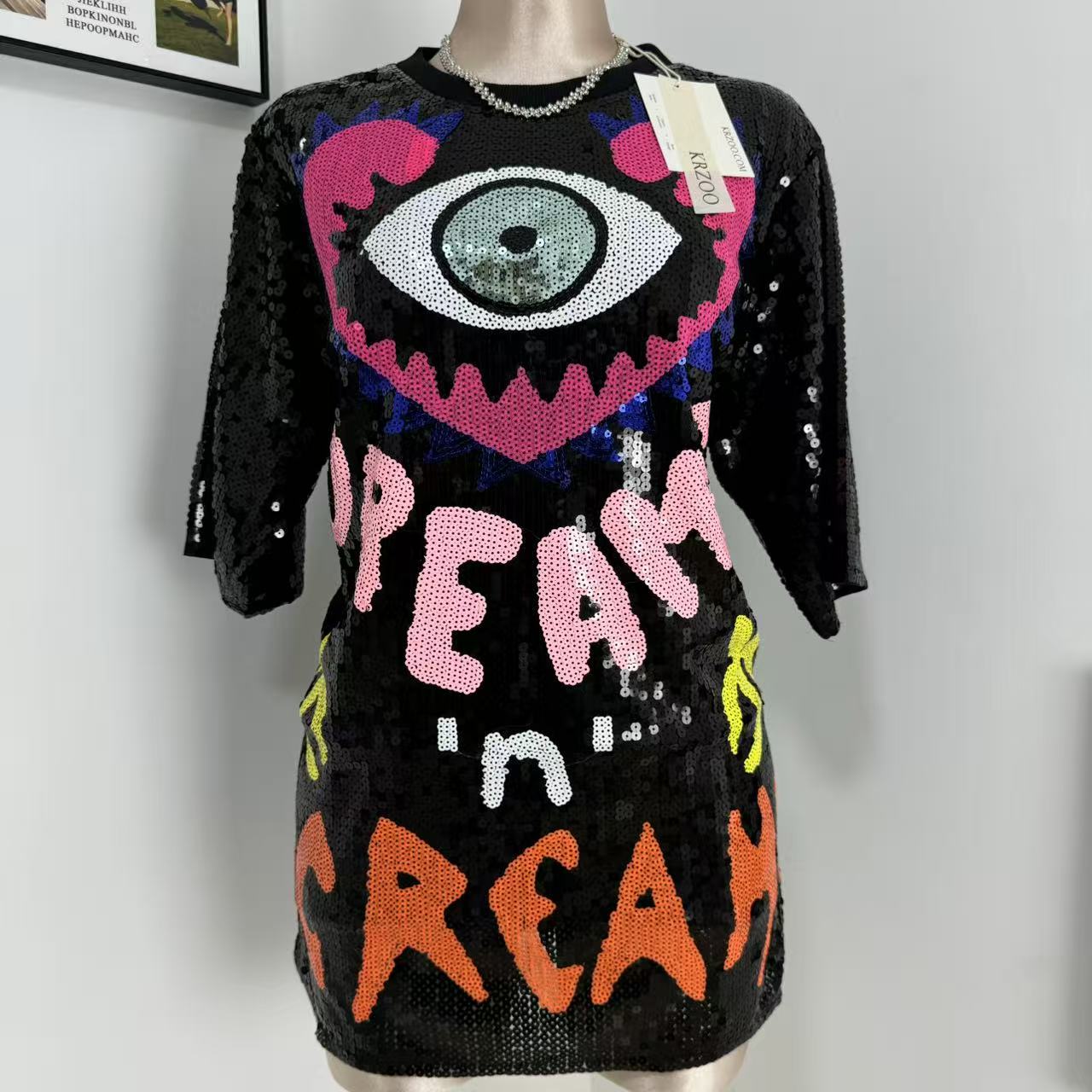 Heart-Eye Letter Sequin T-Shirt