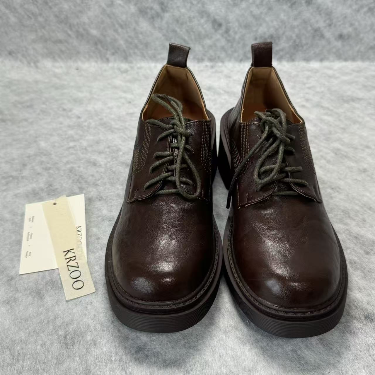 Round-toed and thick-soled small leather shoes