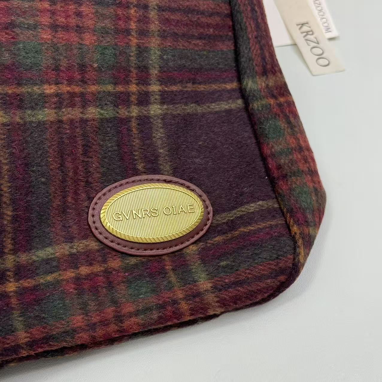 Retro checkered shoulder bag