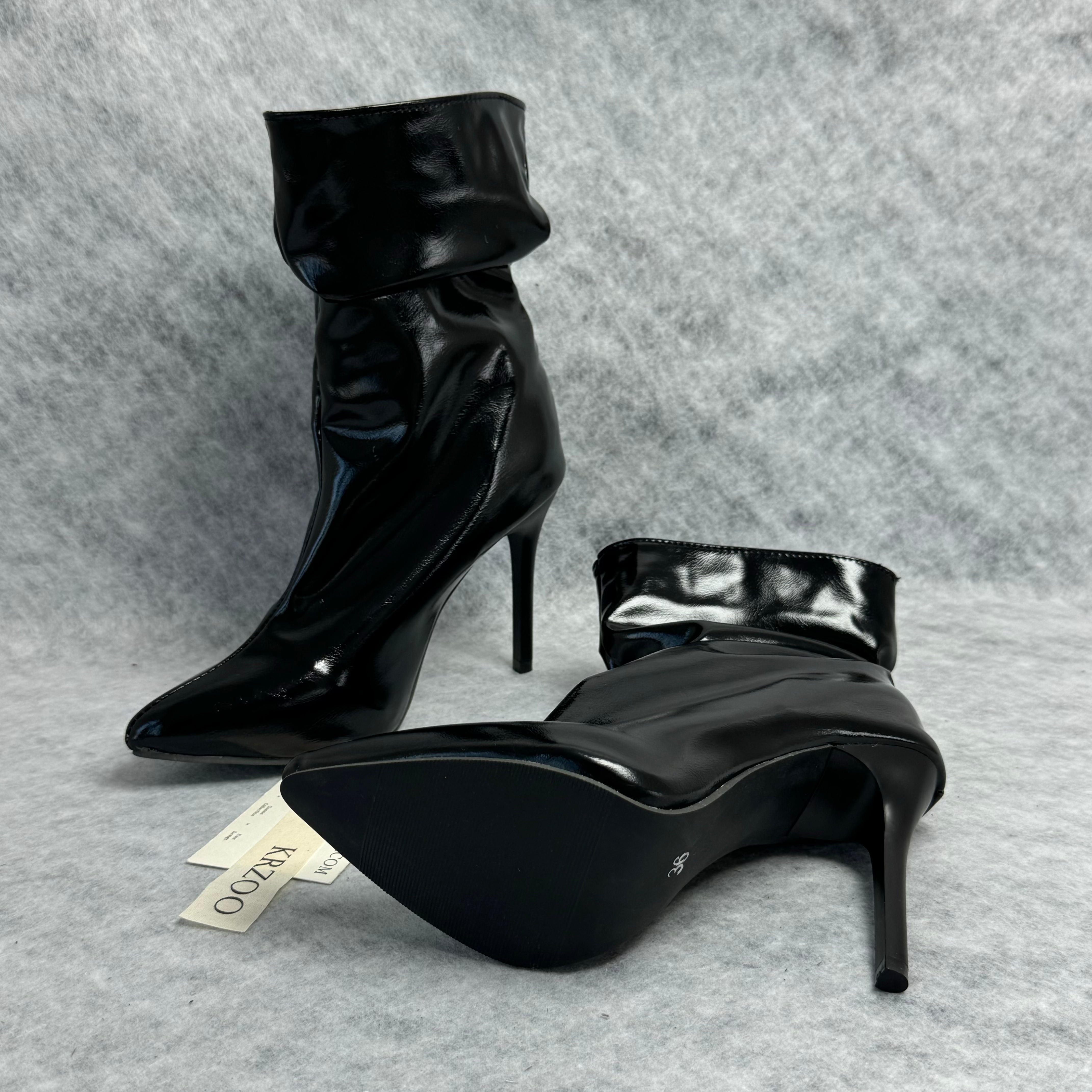 Pointed short stack boots