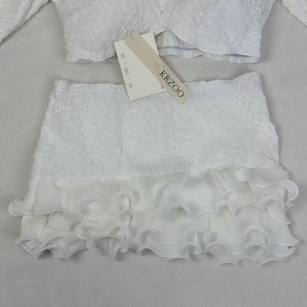 Blouse with wooden earflaps and half-skirt set