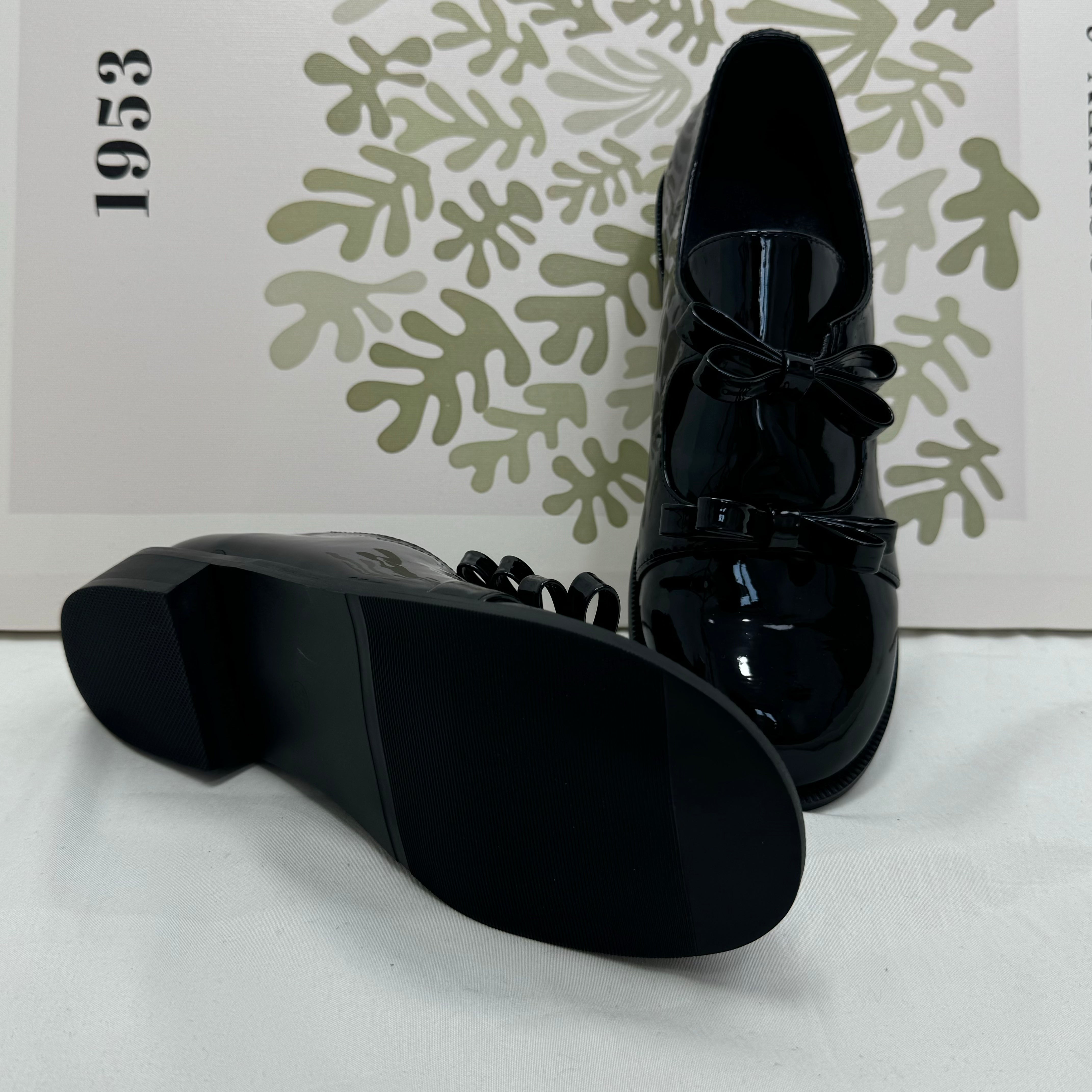 Leather bow tie shoes