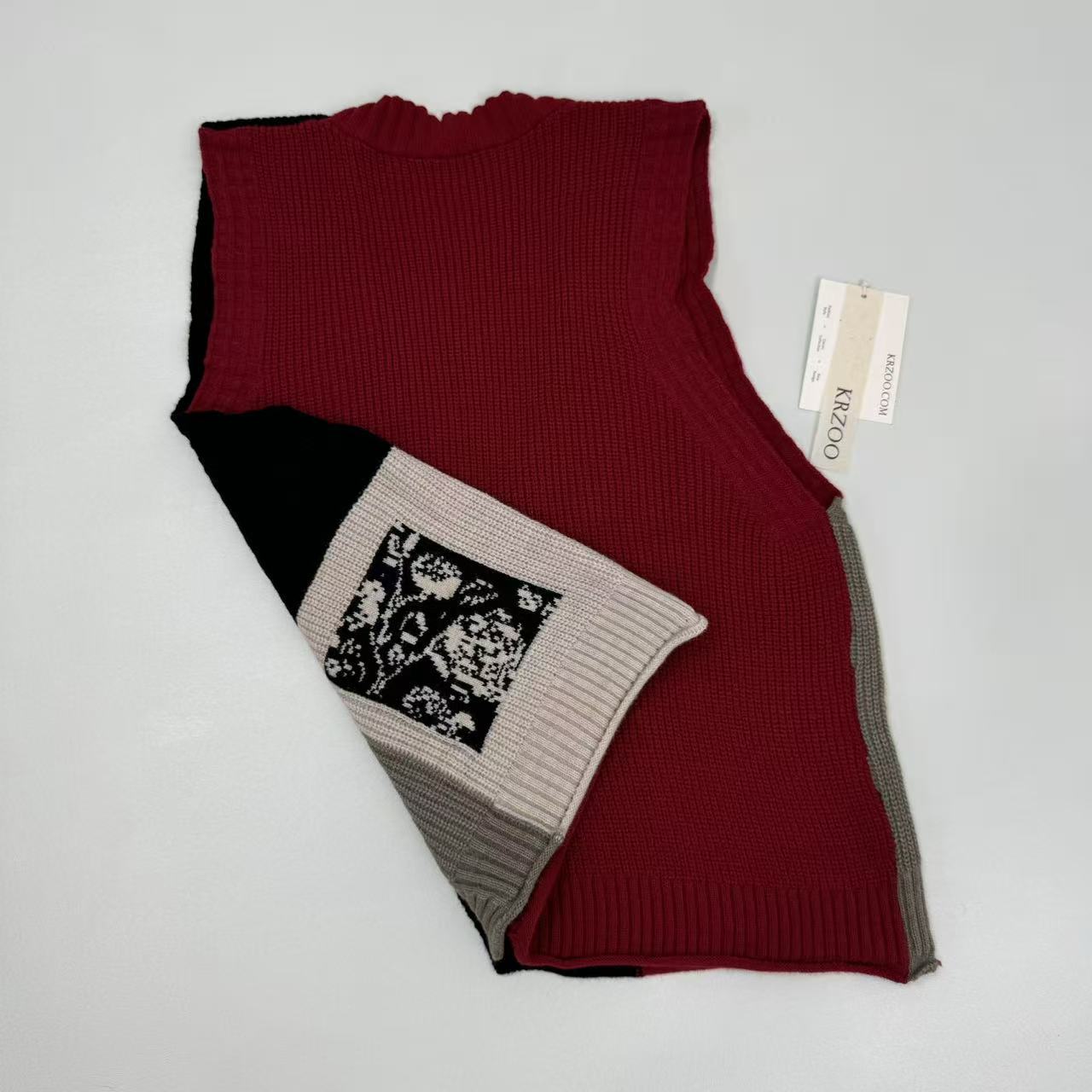 Women's knitted cardigan sweater vest