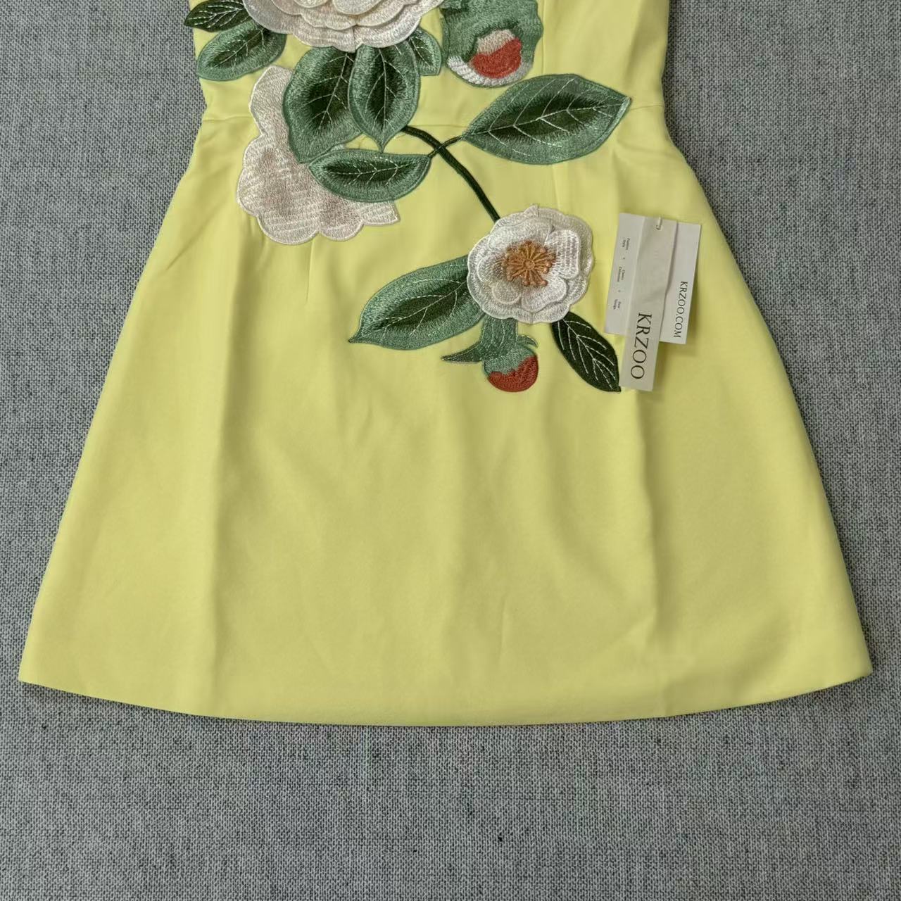Strapless three-dimensional floral embroidery dress