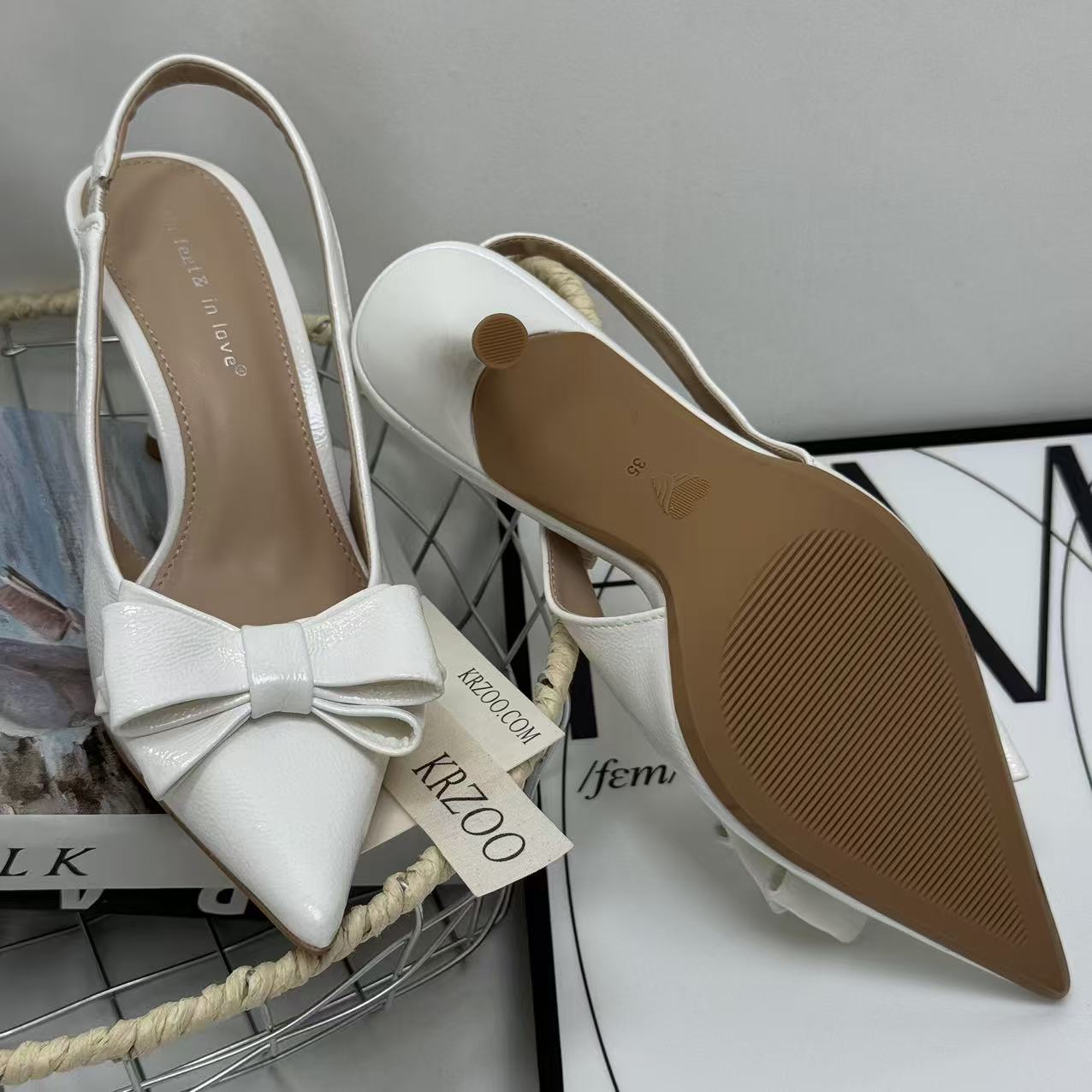Pointed bow high-heeled shoes