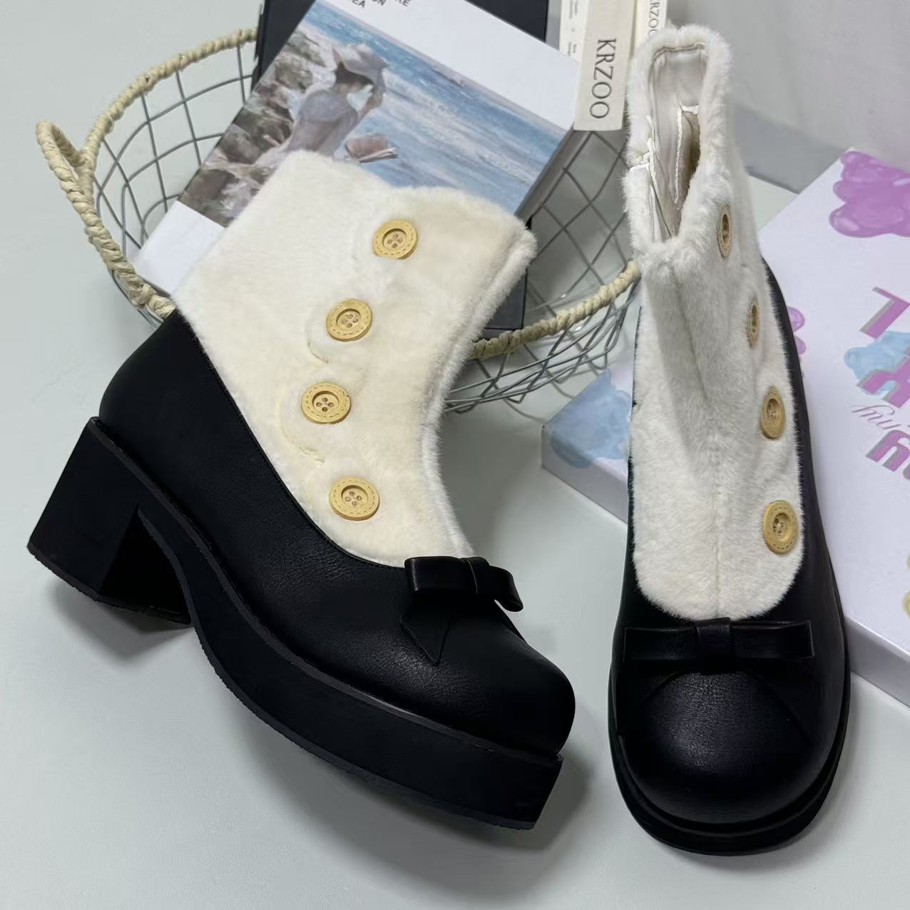 Short boots with round toes and thick low heels