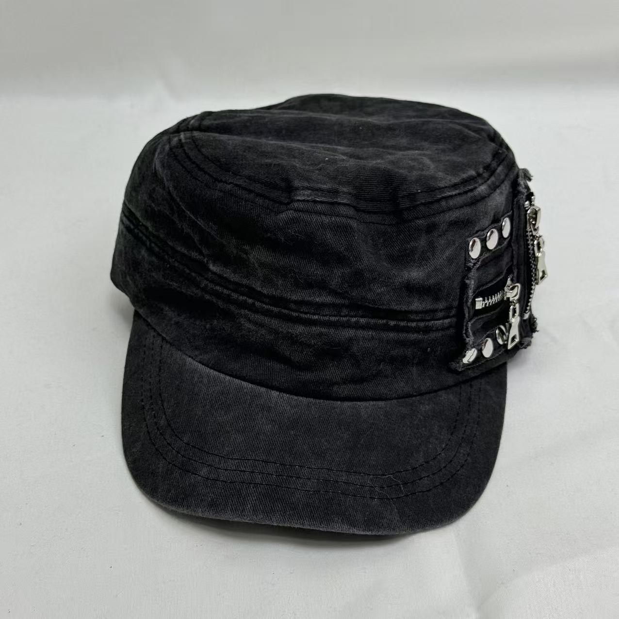 Bolted zipper baseball cap