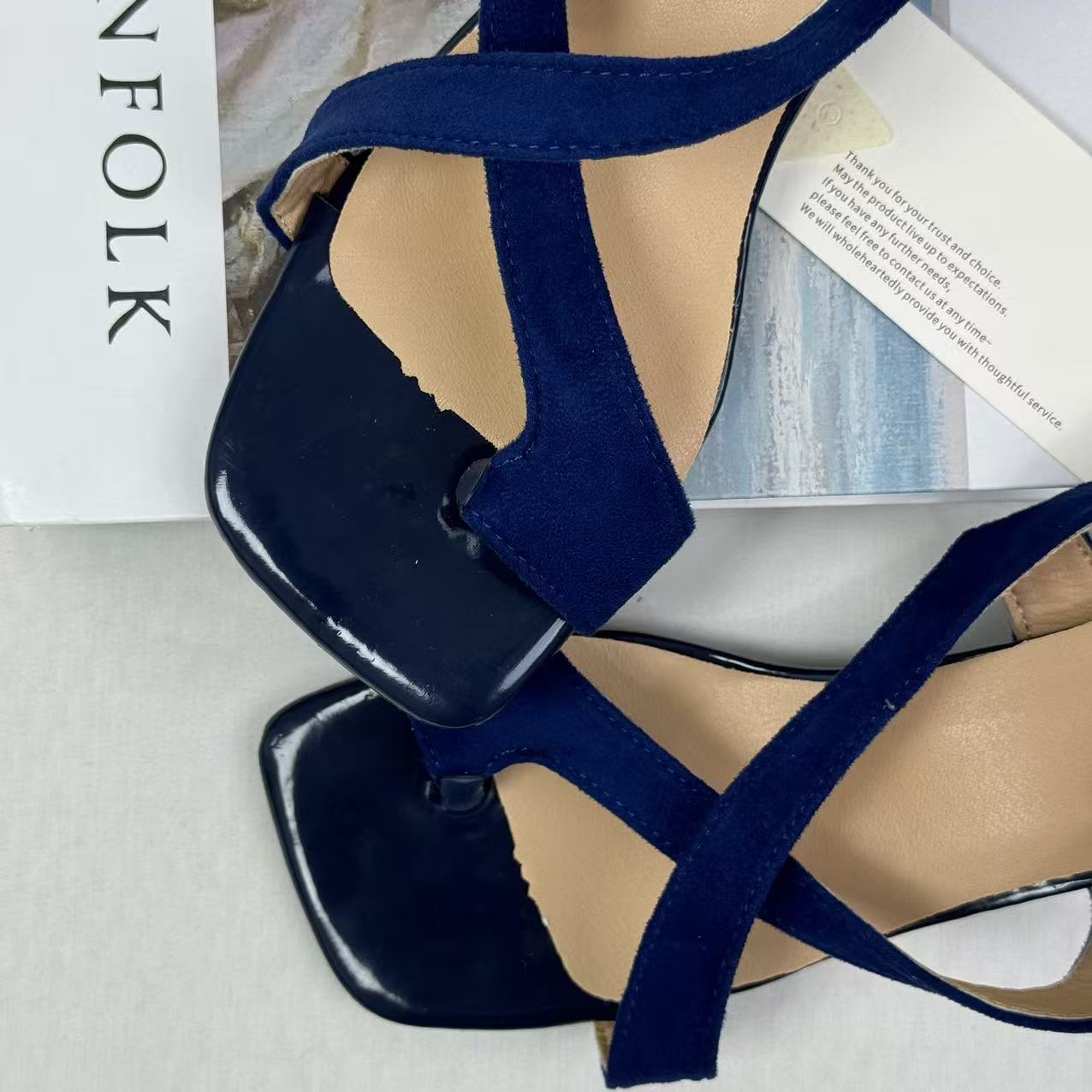 Crossed-strip toe-up ankle boot