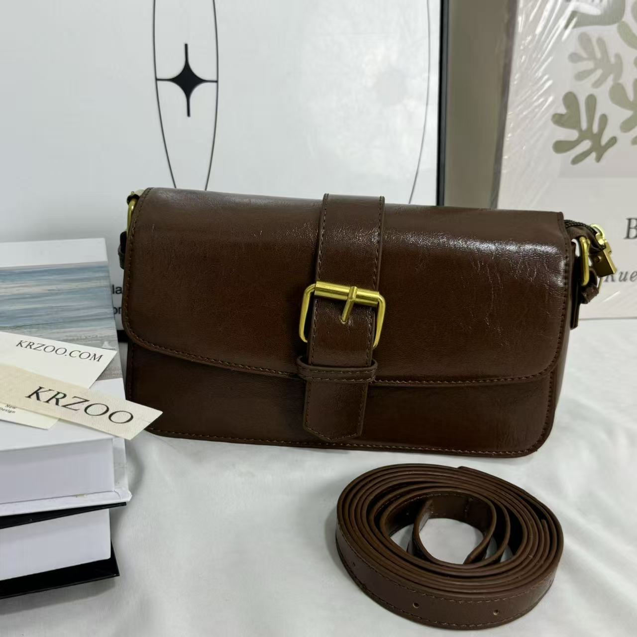 Leather snapback handbag
