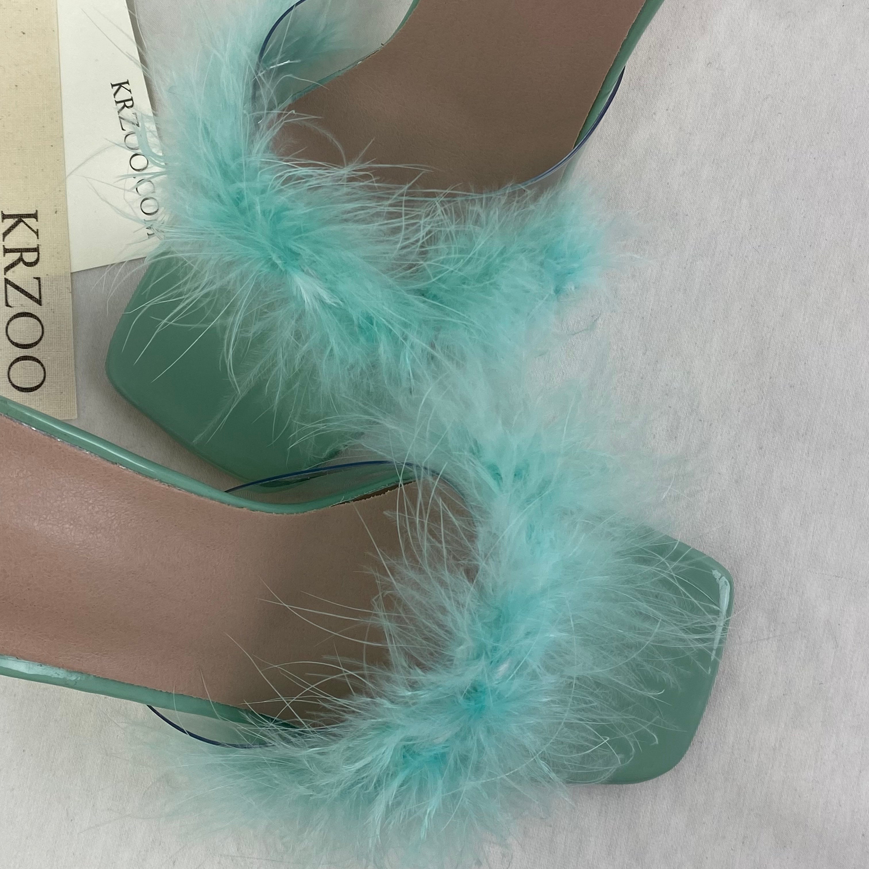 Square-toe one-piece slip-on slippers
