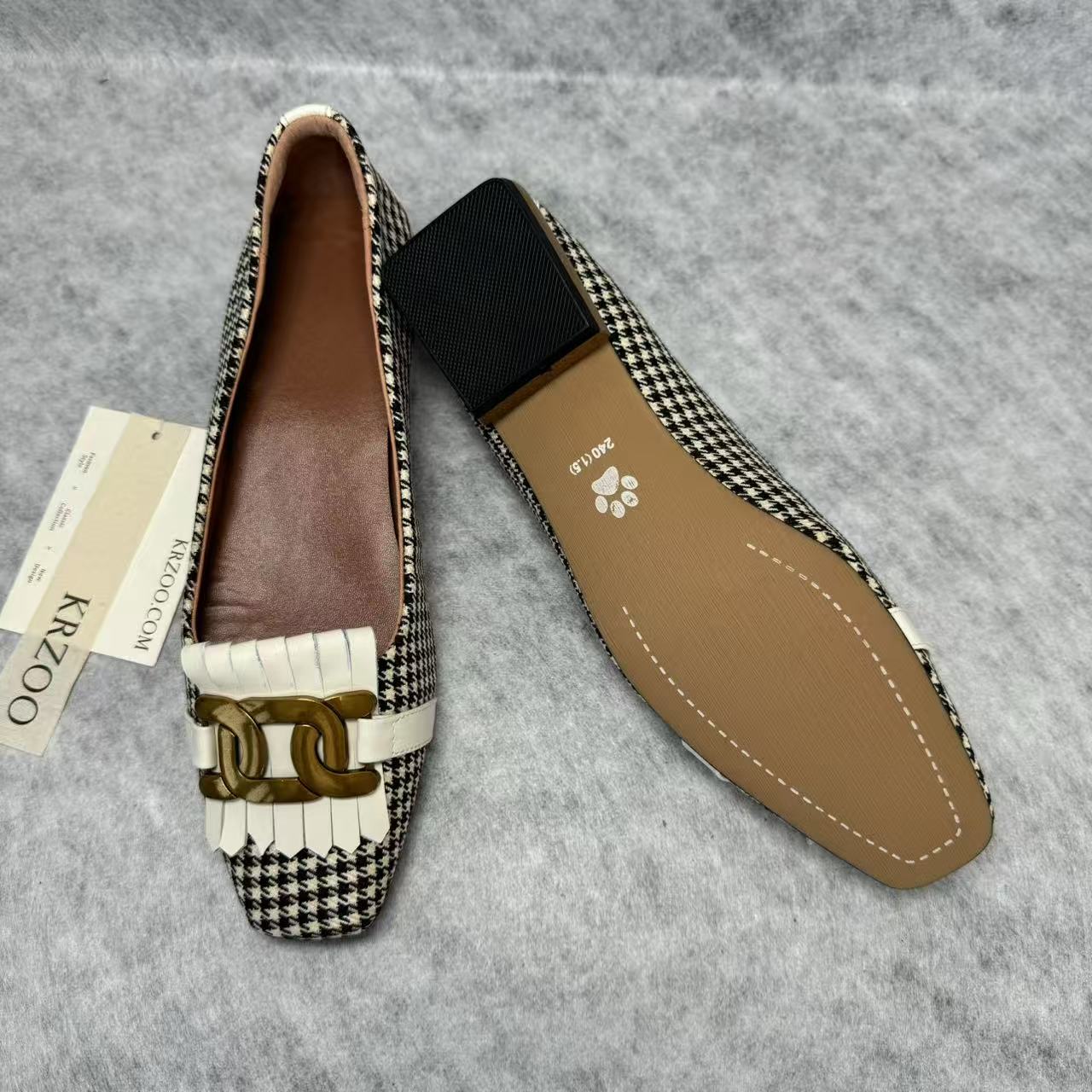 Fluffy shallow-toe retro small leather shoes