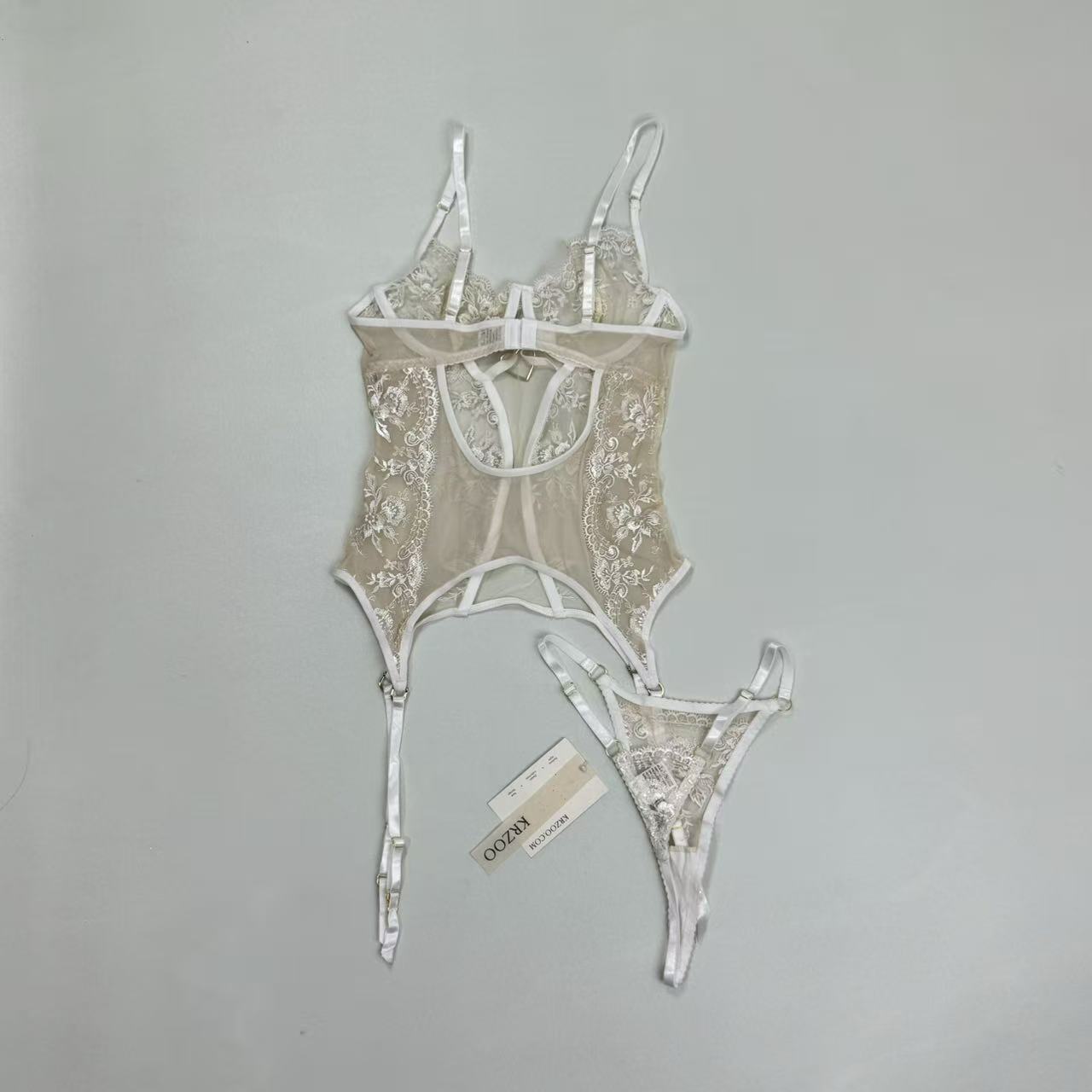 Embroidered heart-shaped decorative bra set