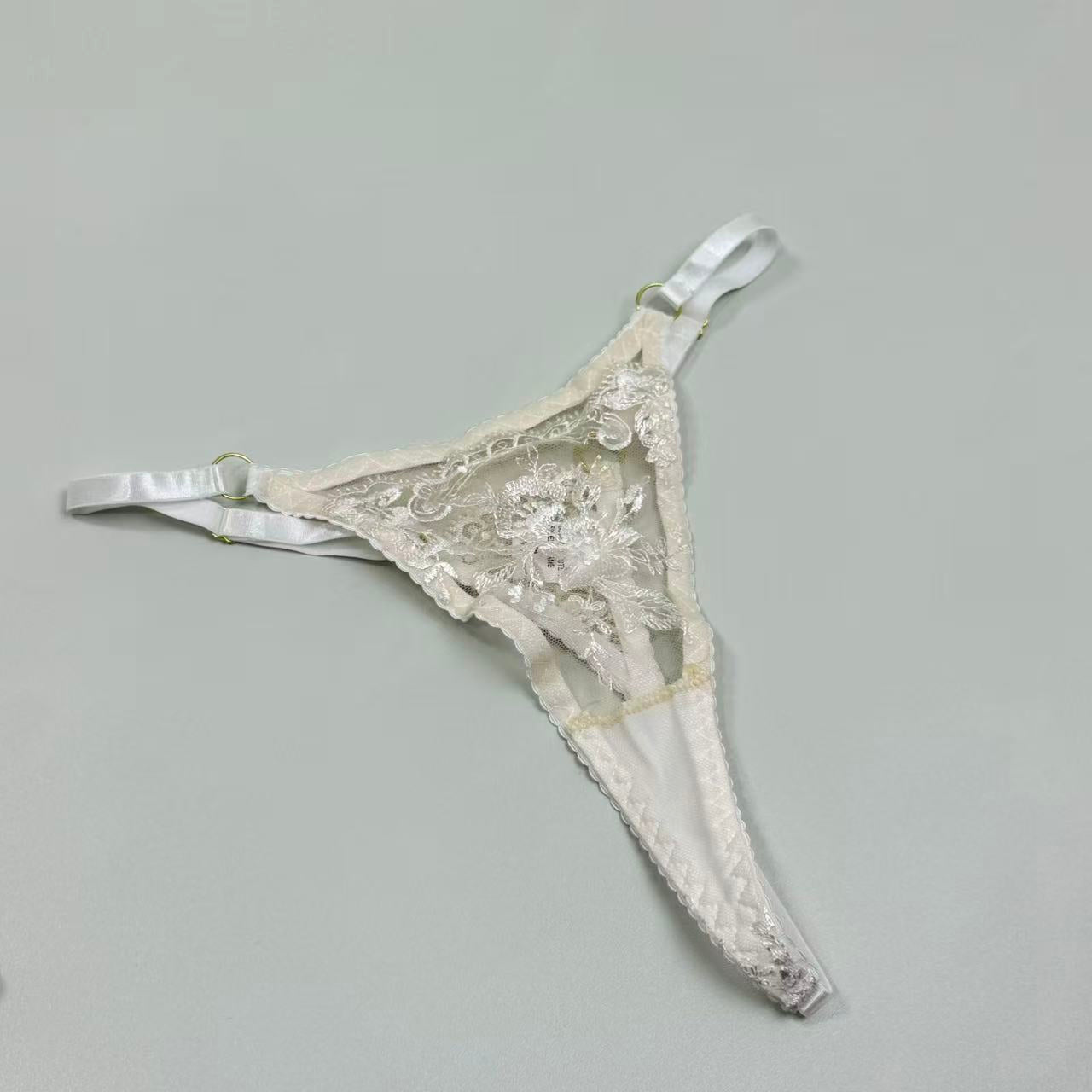 Embroidered heart-shaped decorative bra set