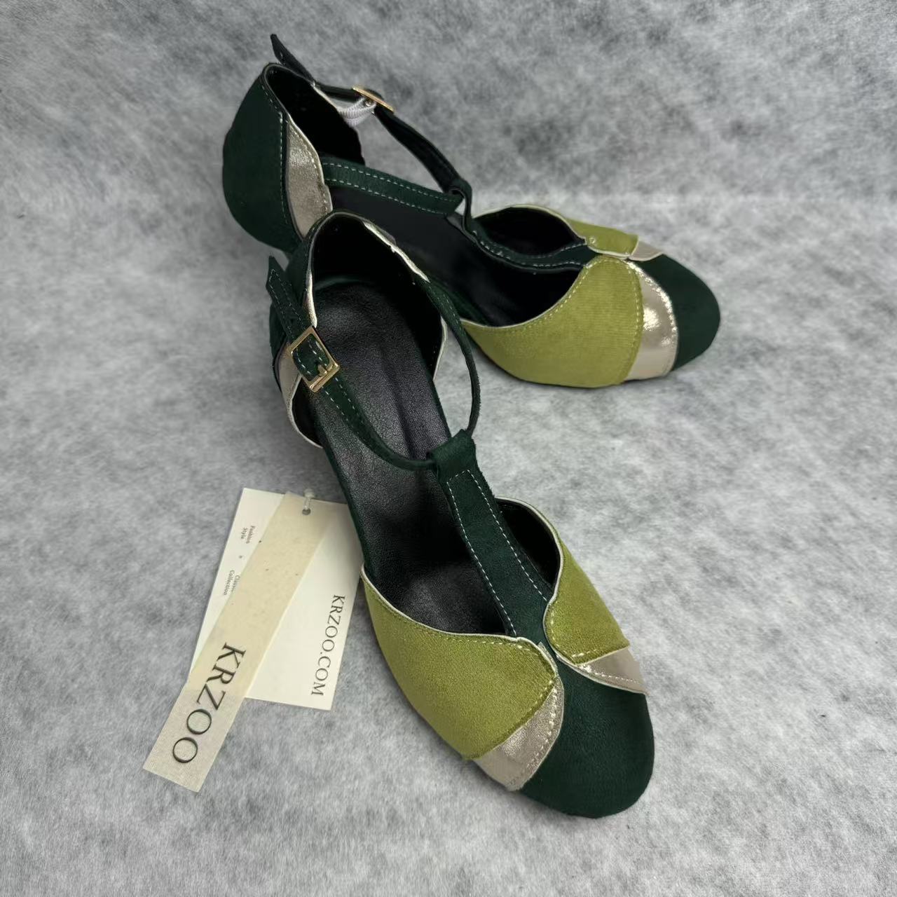 Color-matched round-toe high-heeled shoes