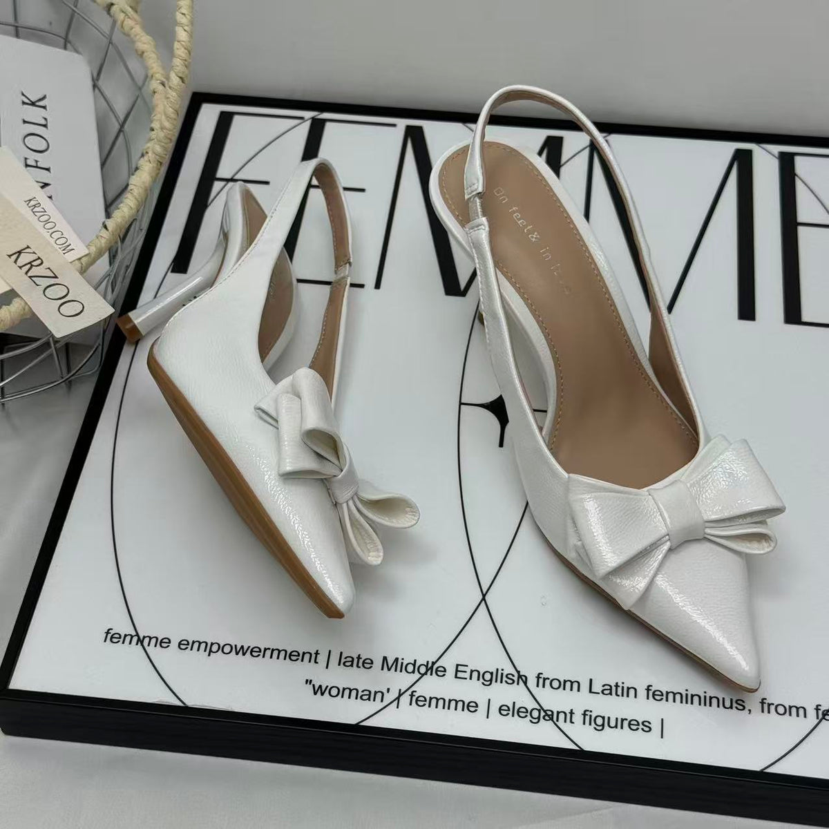 Pointed bow high-heeled shoes