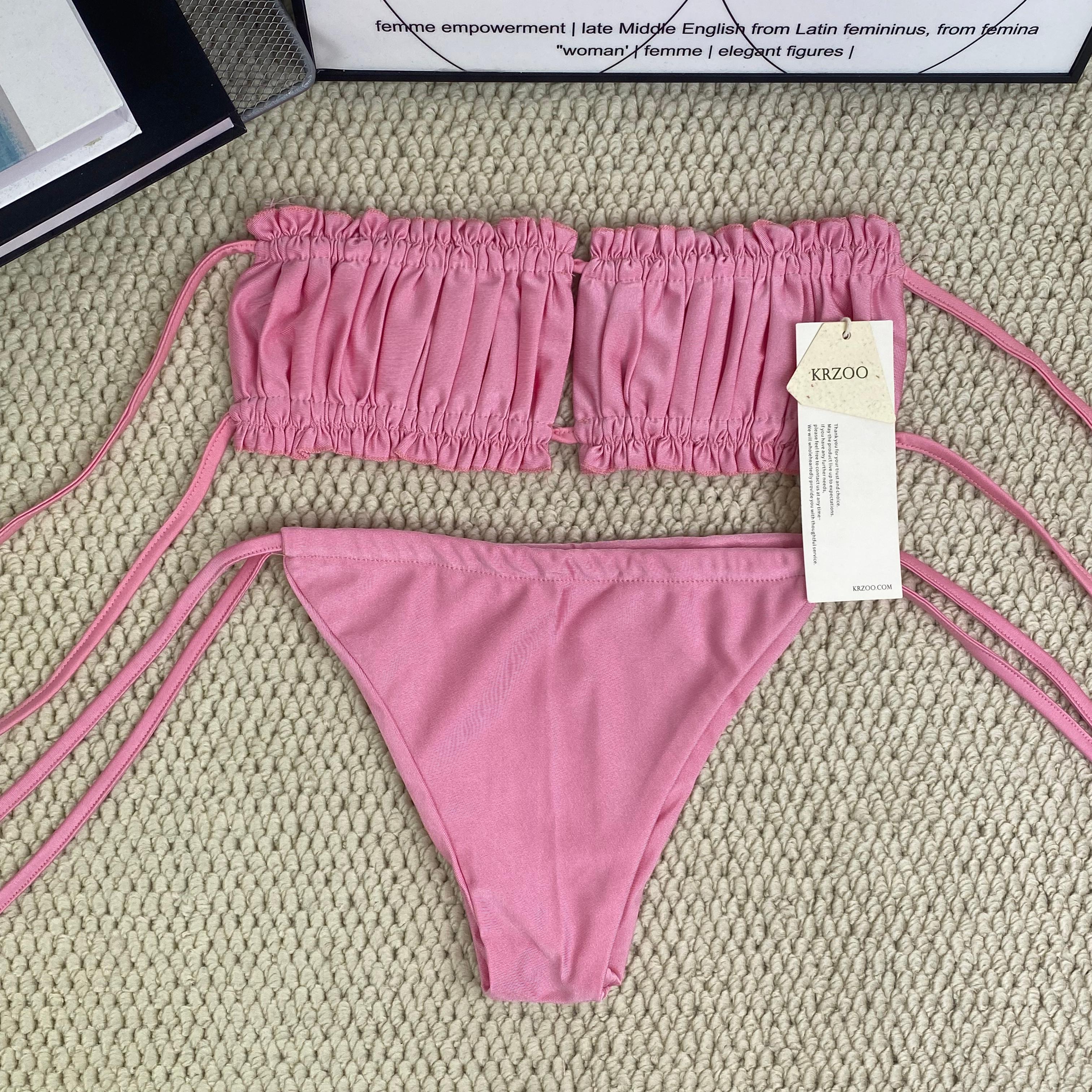 Strapless three-piece bikini