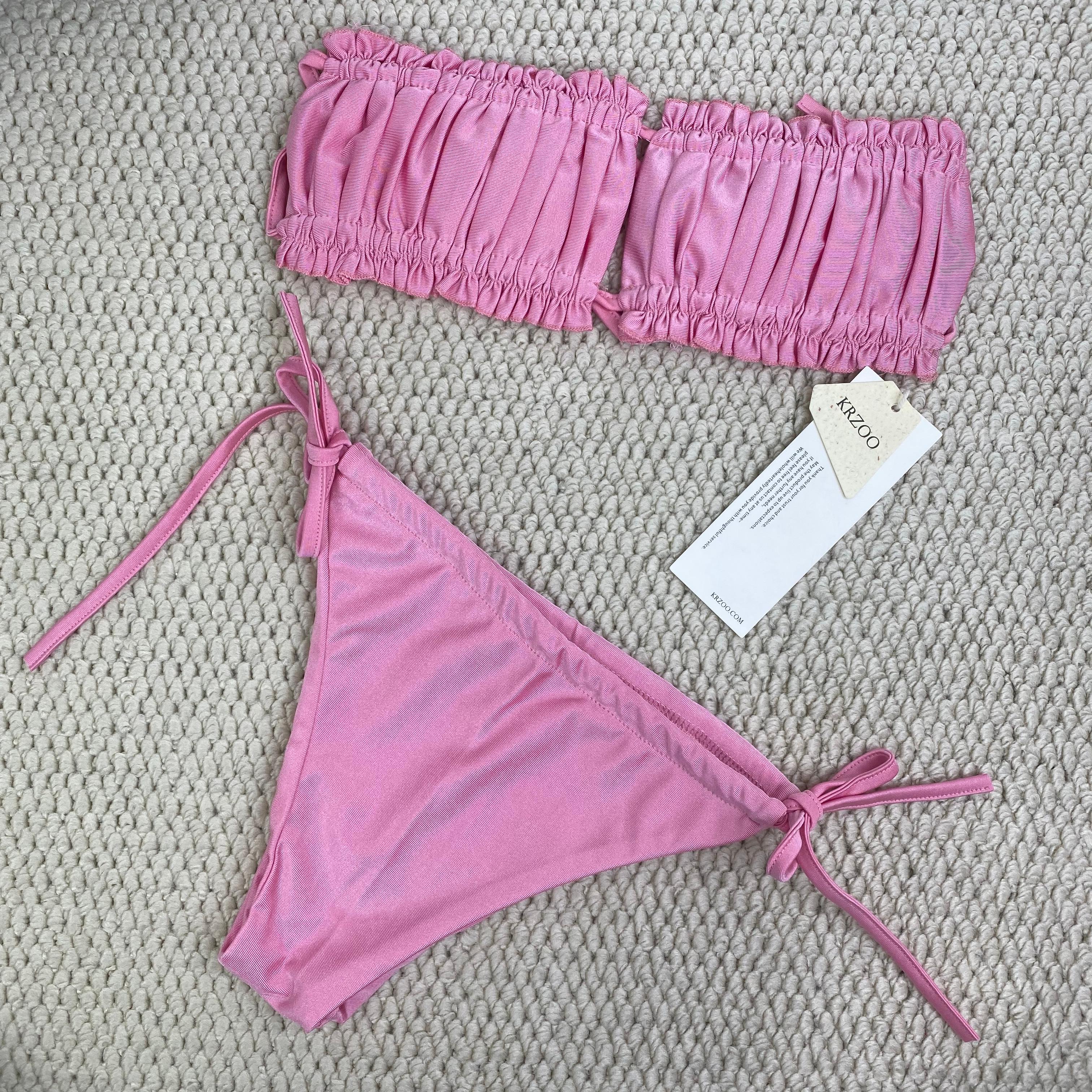 Strapless three-piece bikini