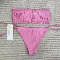 Strapless three-piece bikini