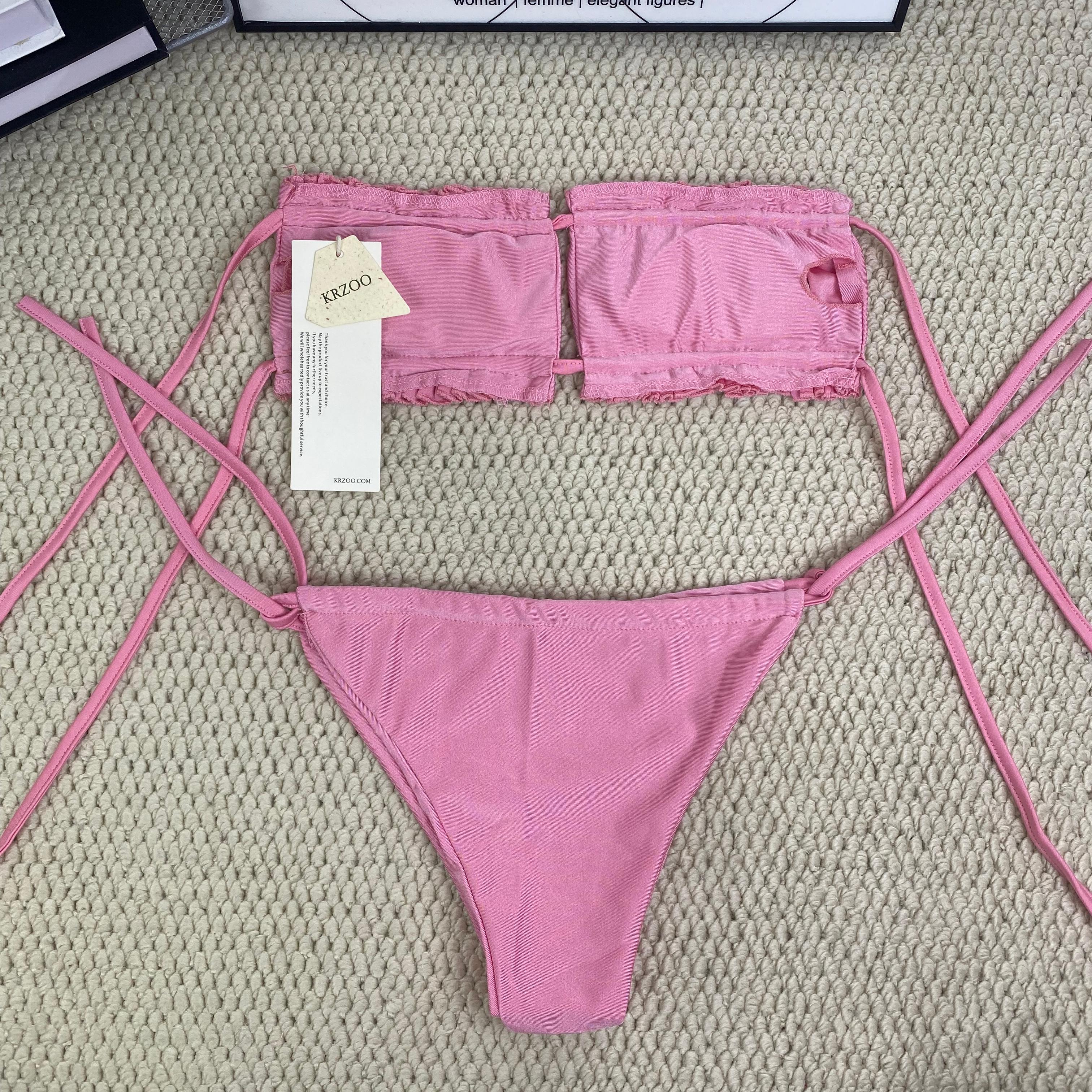 Strapless three-piece bikini