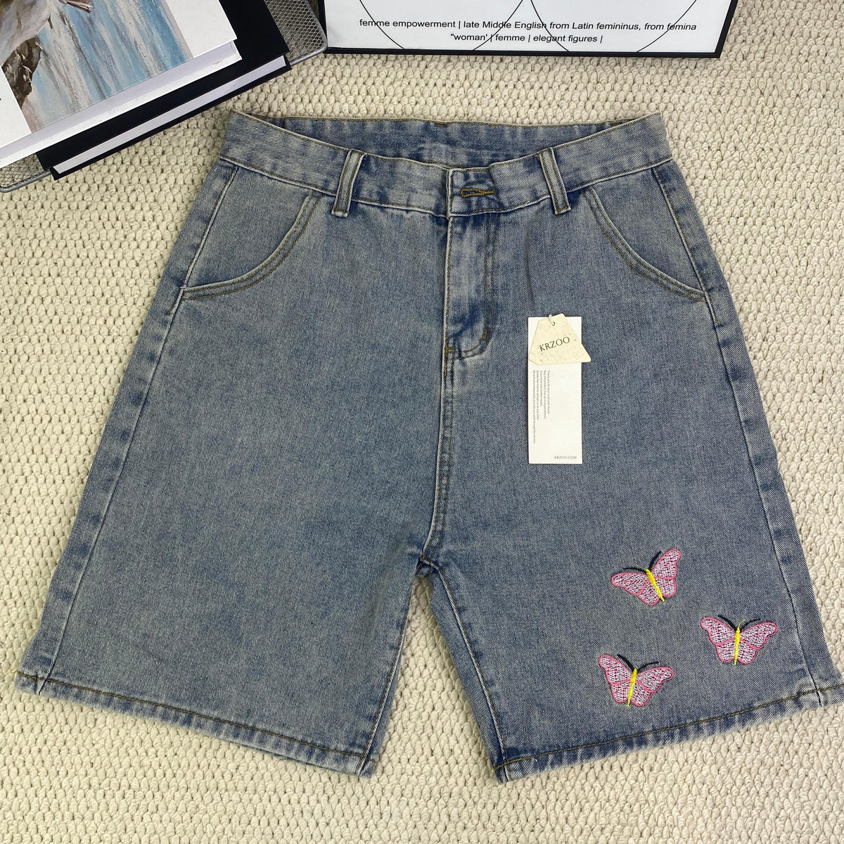 Five-piece embroidered short denim pants