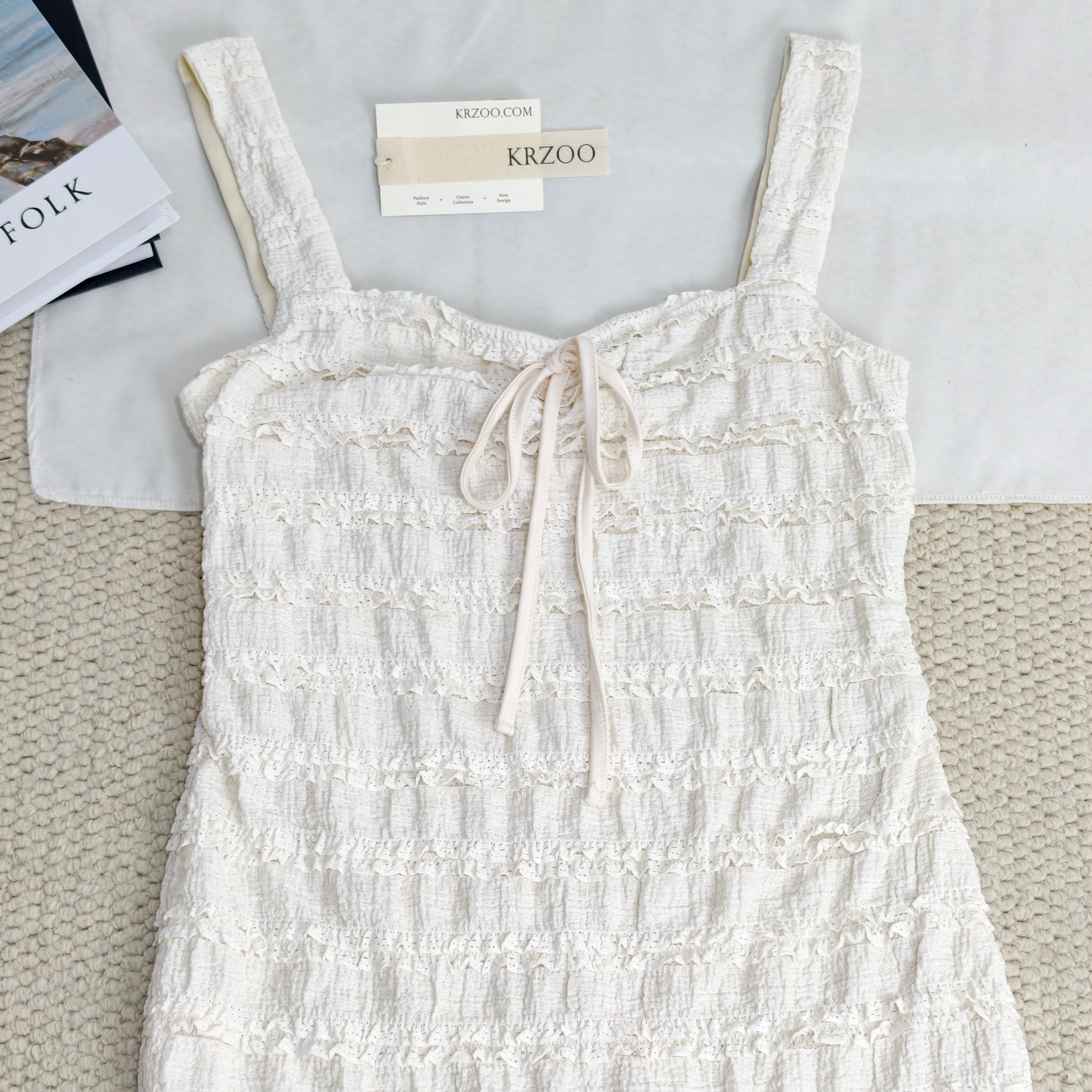 Wavy pattern tie-neck halter dress