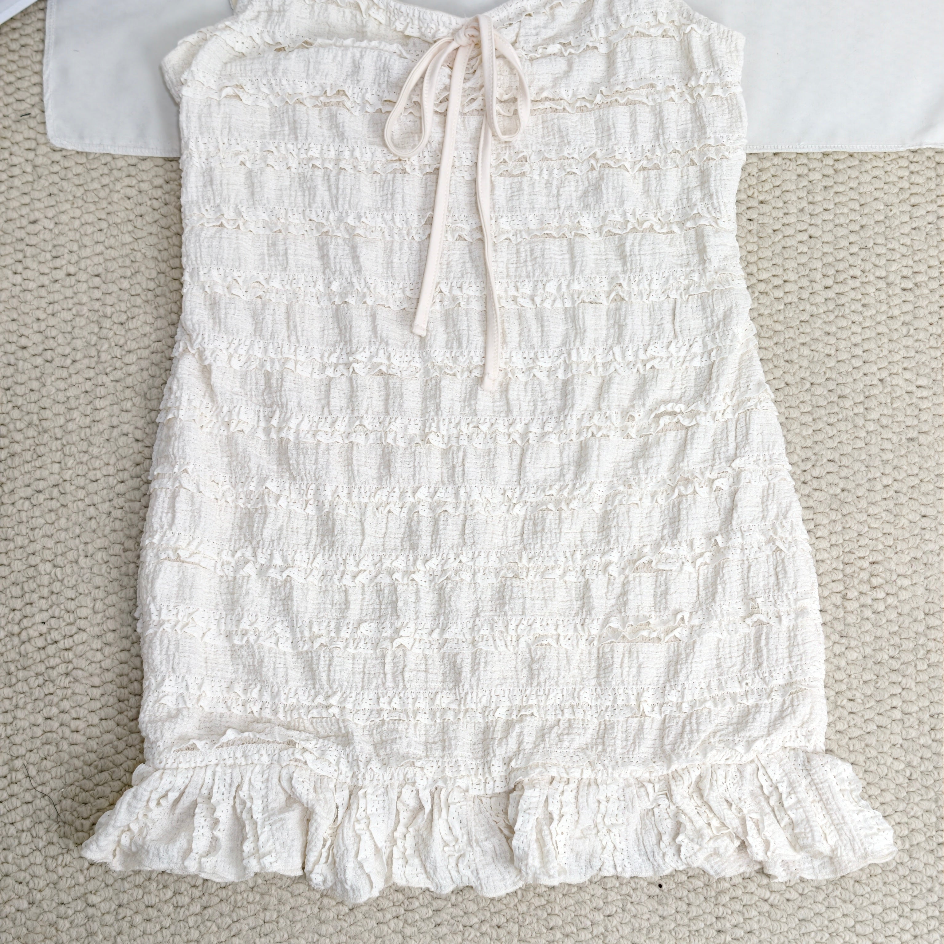 Wavy pattern tie-neck halter dress