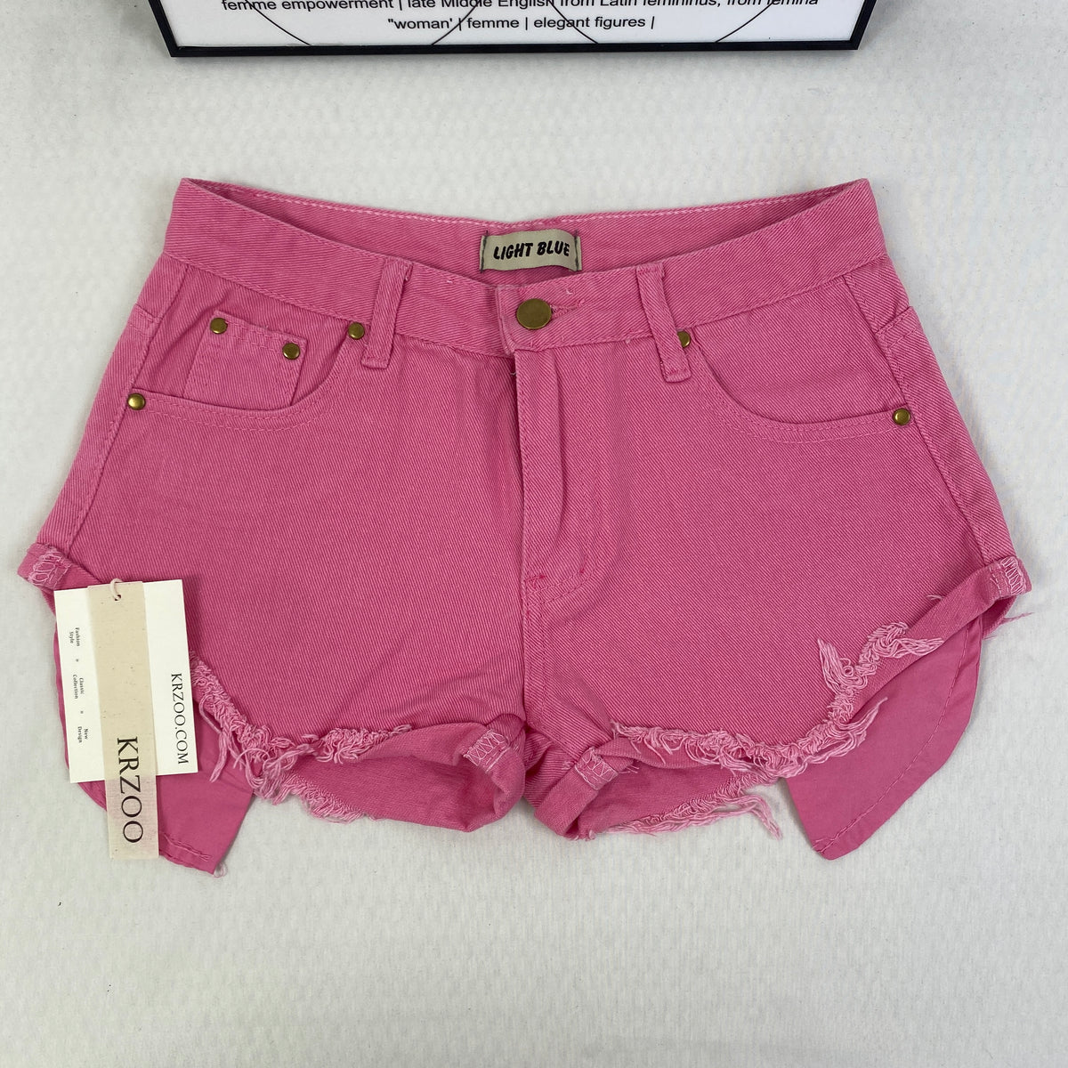 Jeans shorts with rolled hems and exposed pockets