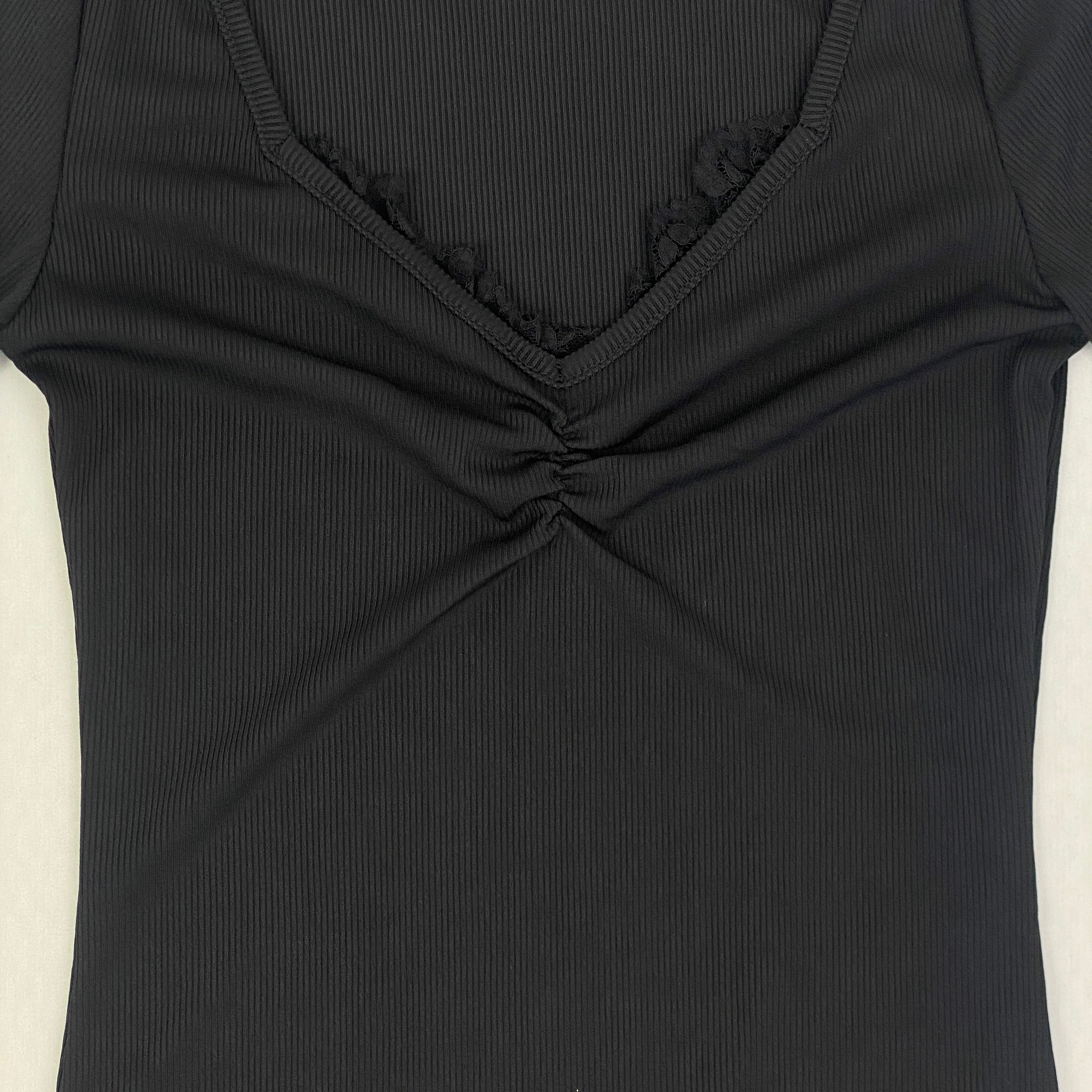 Ruffled knot V-neck base shirt