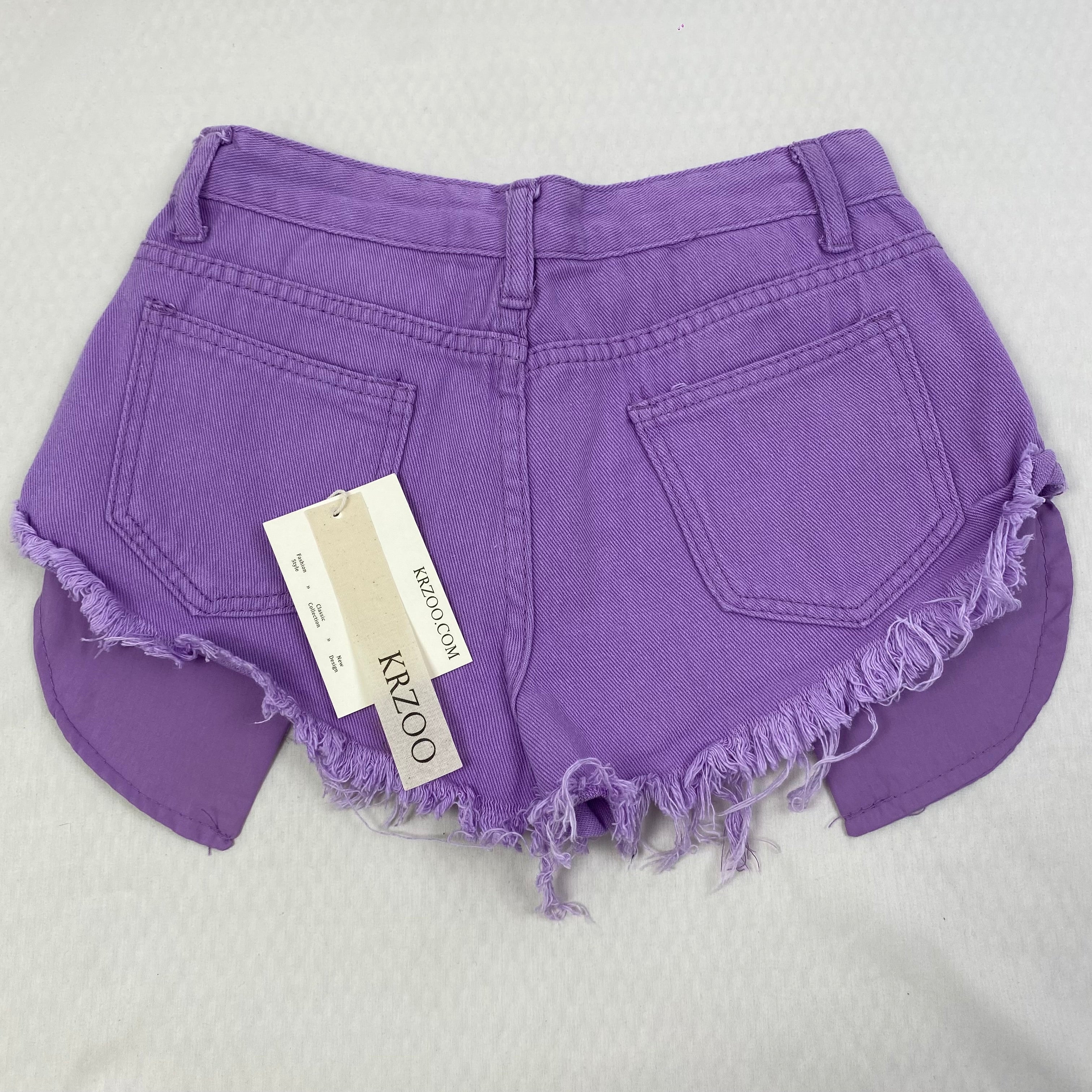 Low-waist denim shorts with exposed pockets