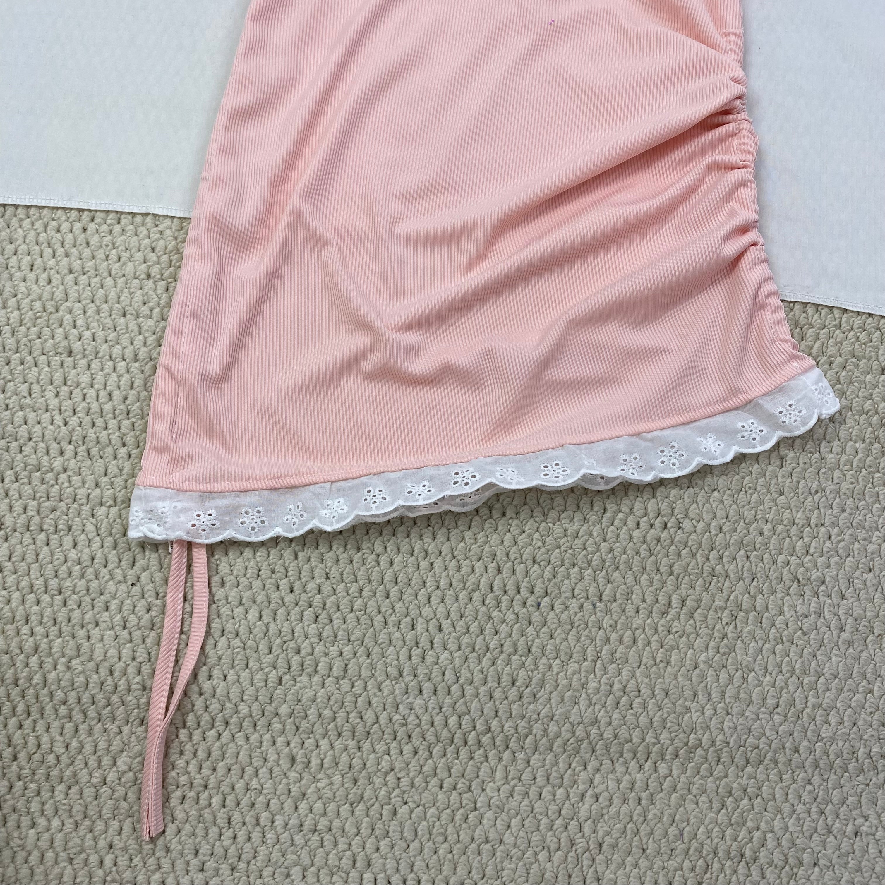 Strapless dress with lace at the waist