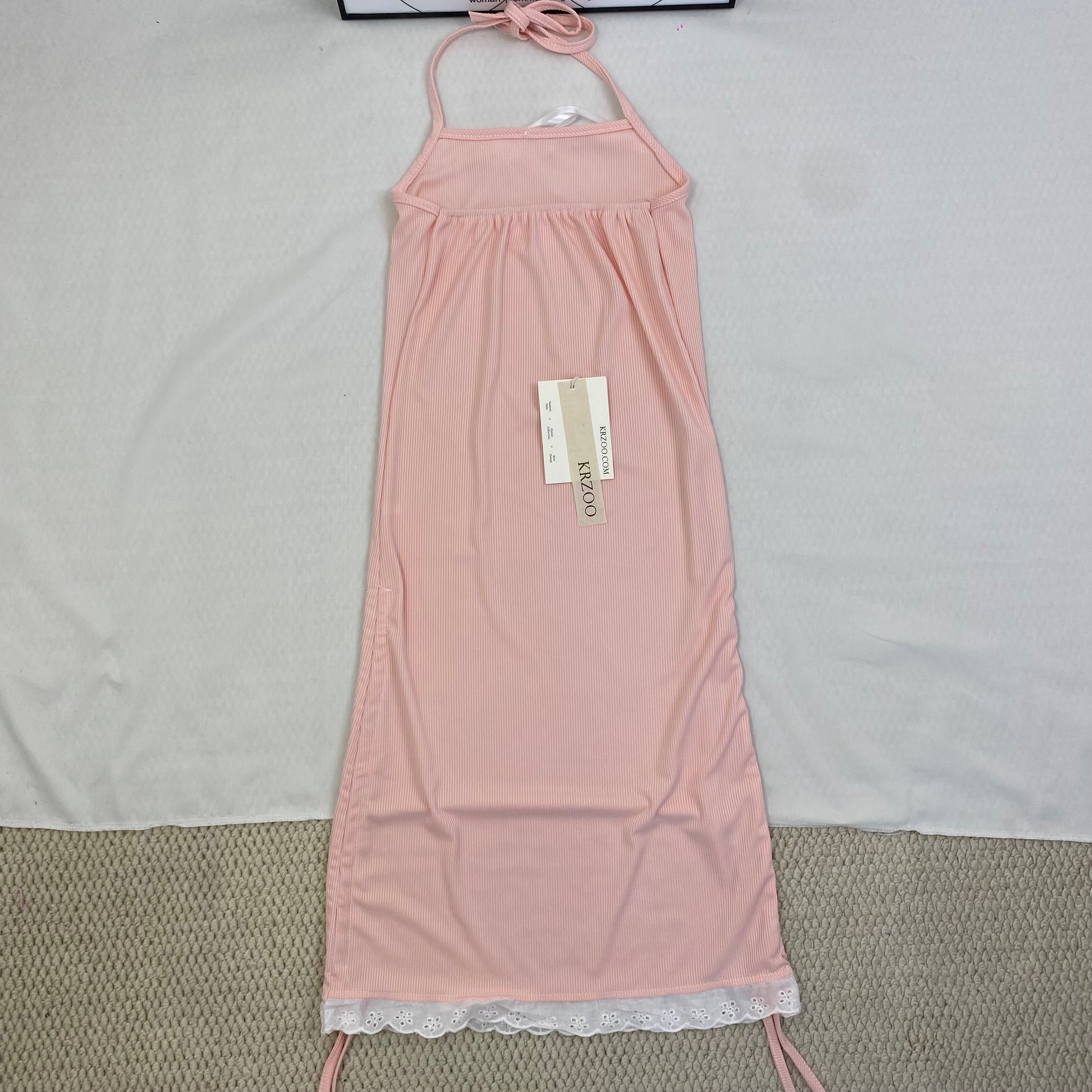 Strapless dress with lace at the waist