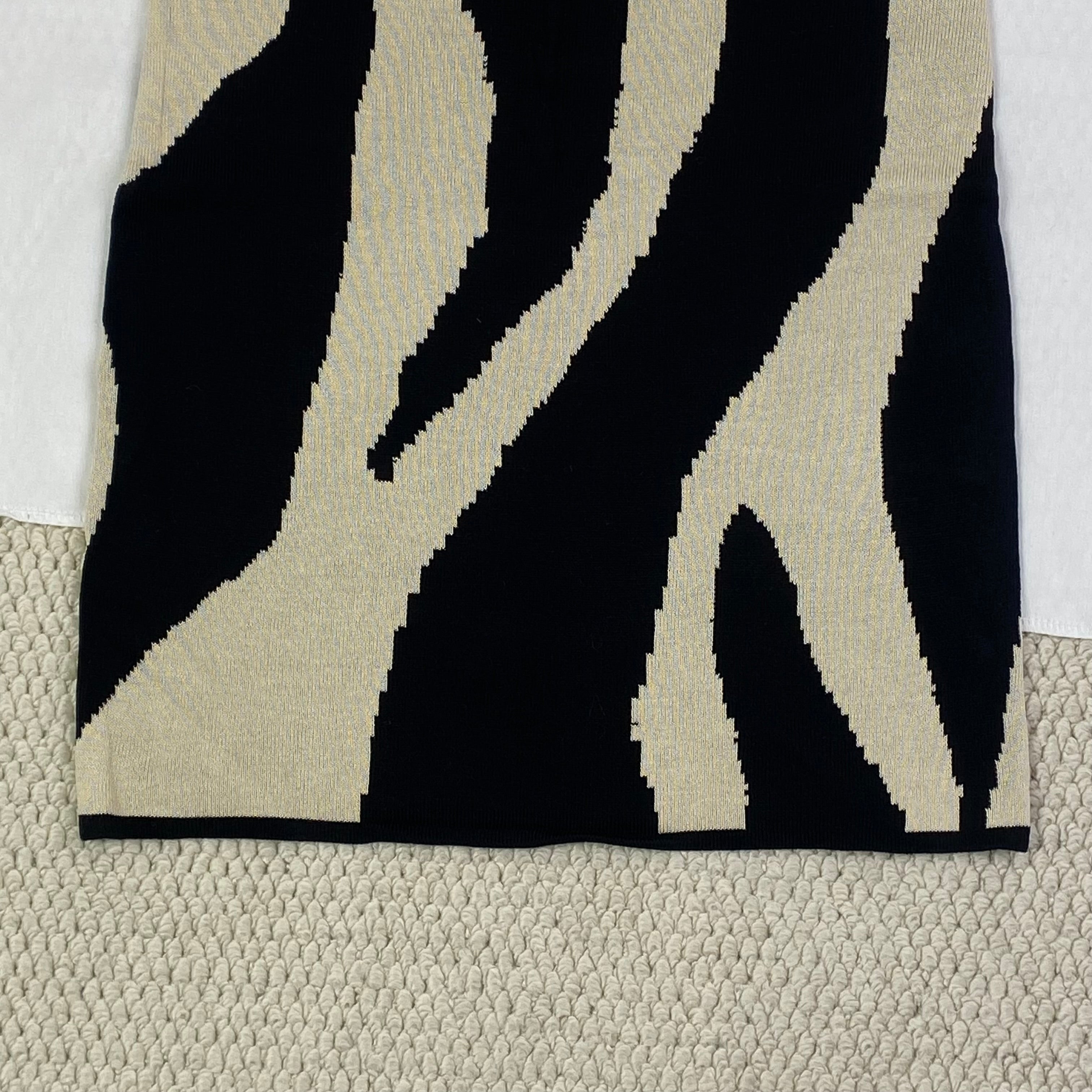 U-neck fitted mid-length dress