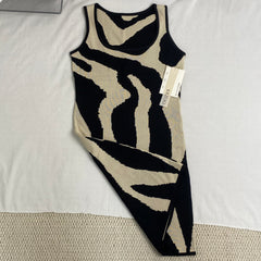 U-neck fitted mid-length dress