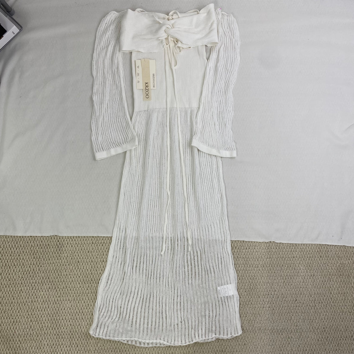 White knitted pullover sleeveless top