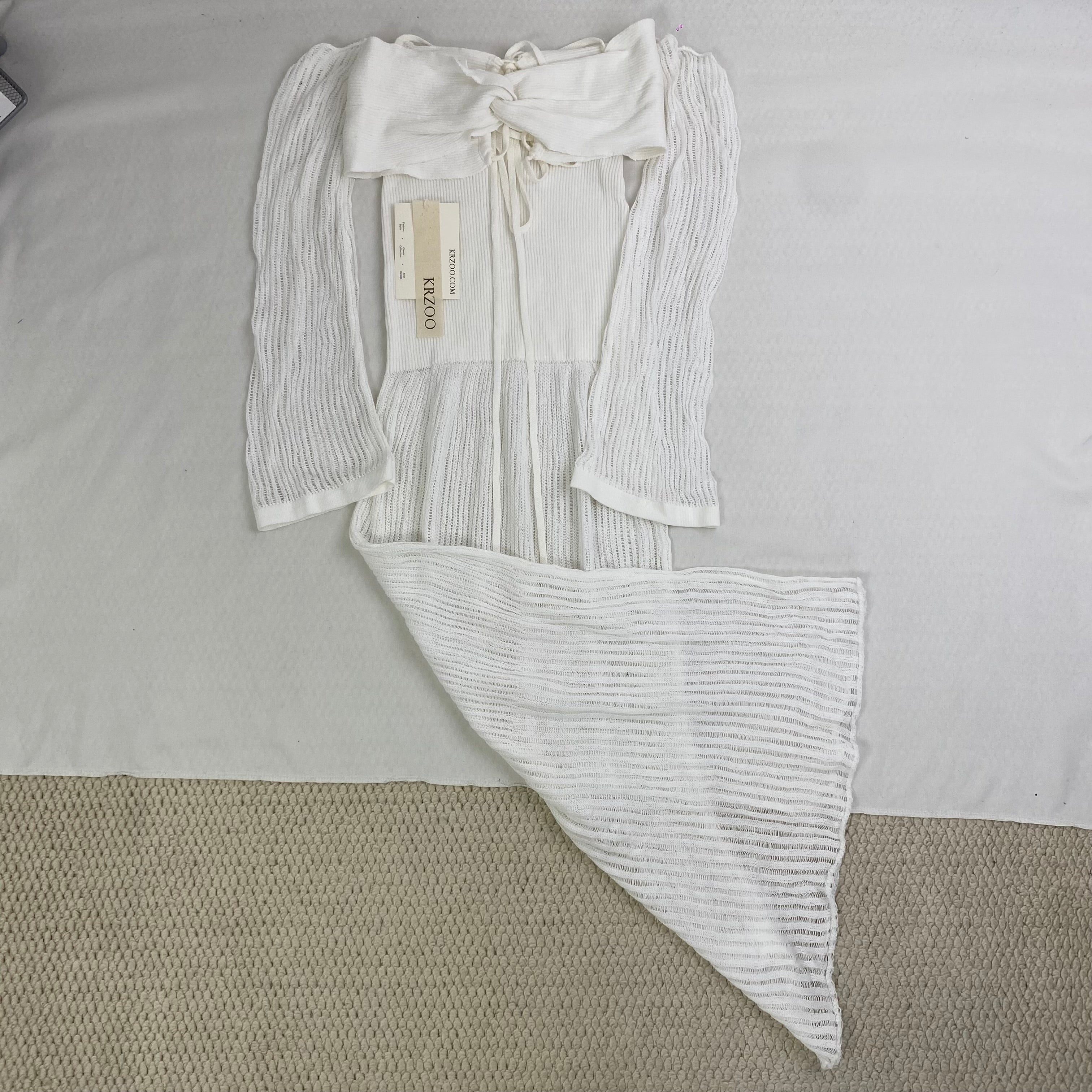 White knitted pullover sleeveless top