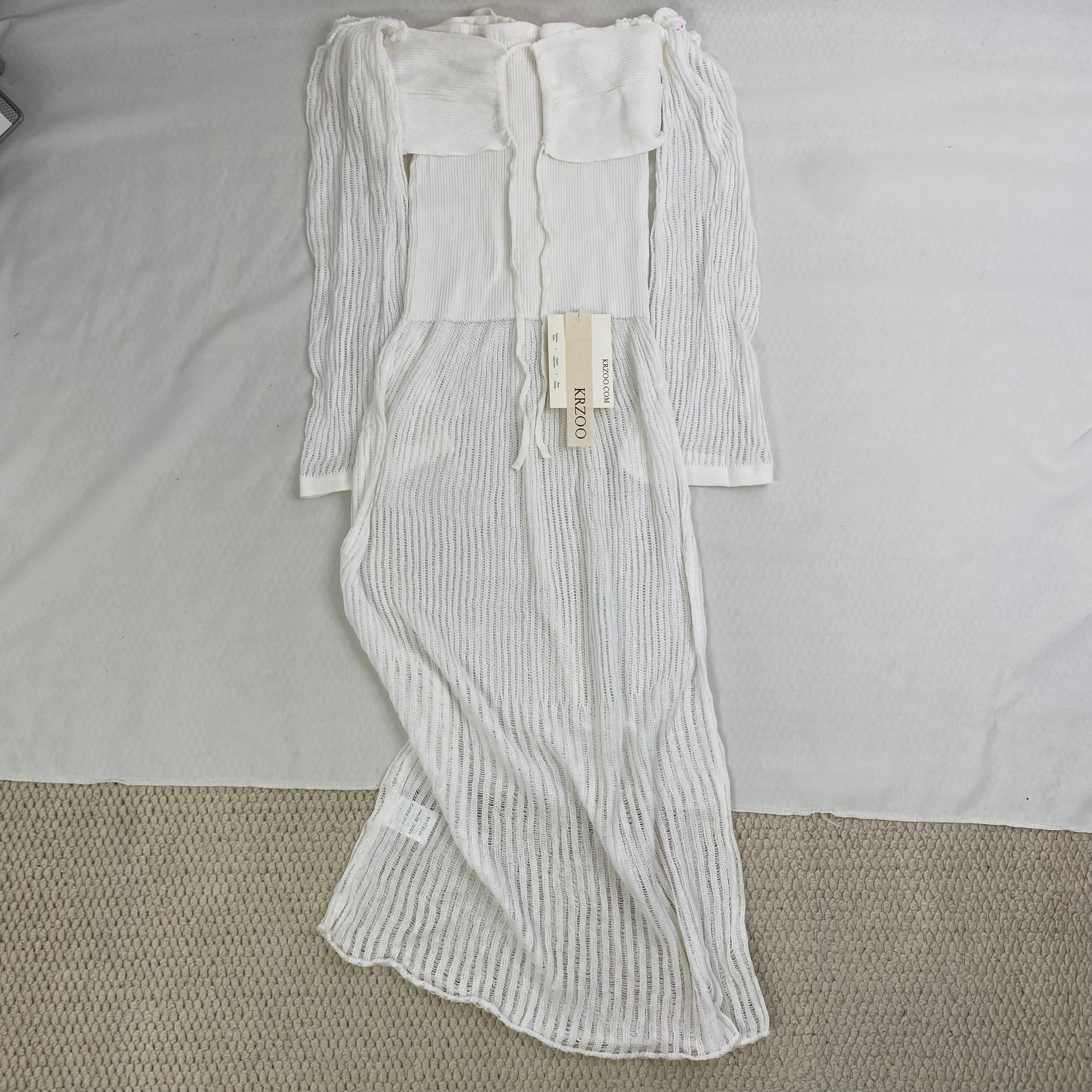 White knitted pullover sleeveless top