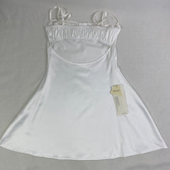 Solid-color backless lace-trimmed short dress