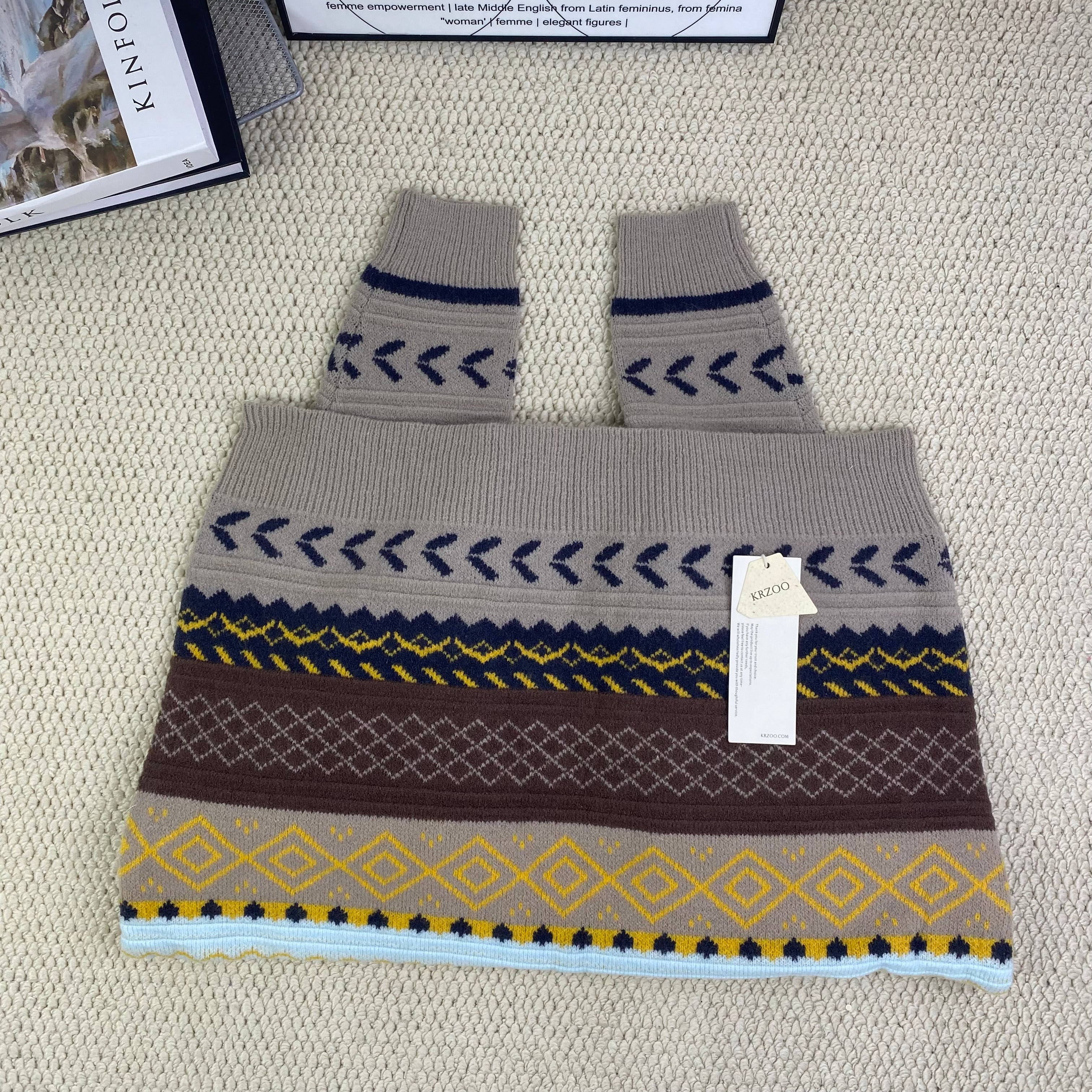 Knitted sweater with jacquard pattern